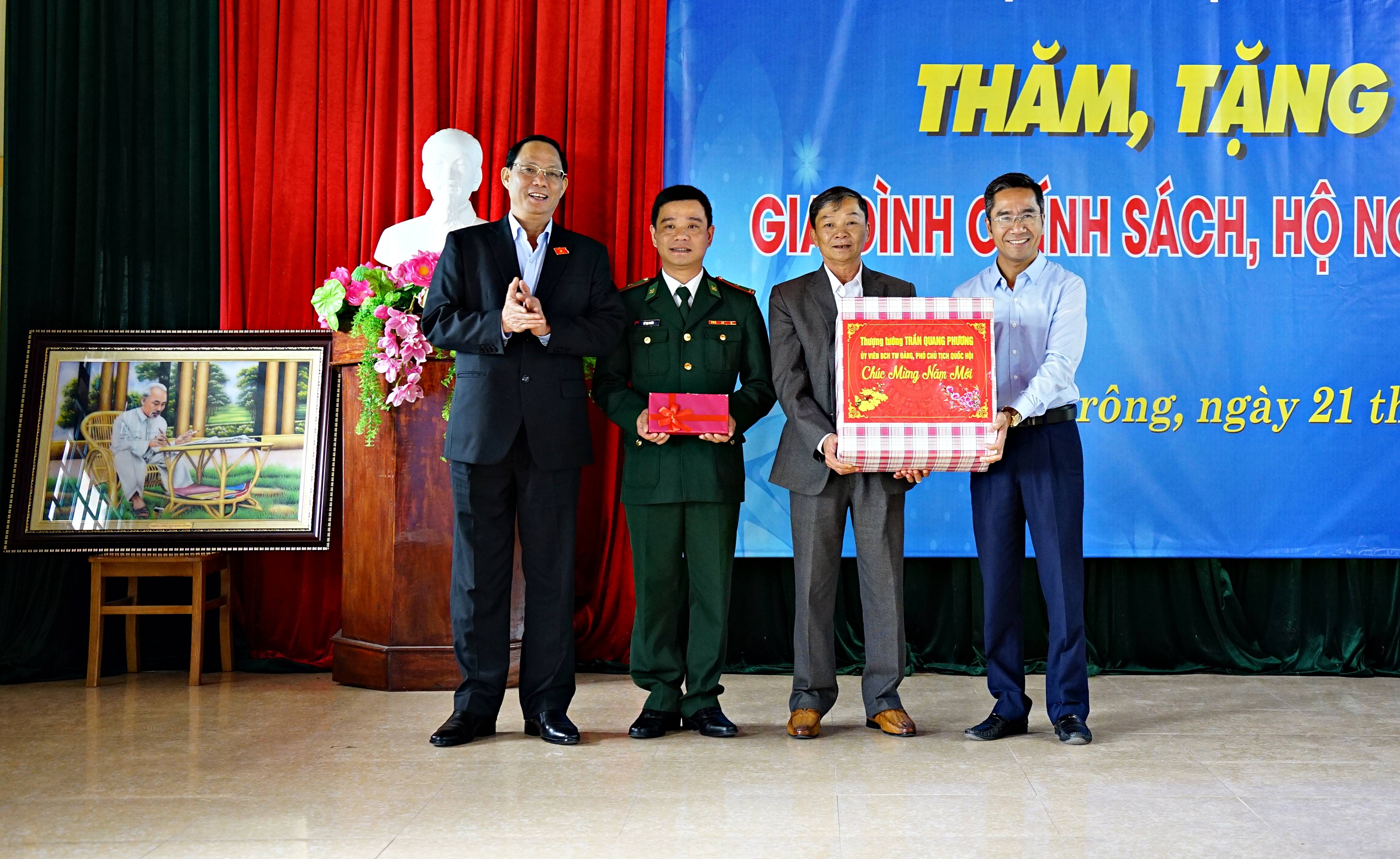 Phó Chủ tịch Quốc hội Trần Quang Phương thăm, chúc Tết tại Quảng Trị