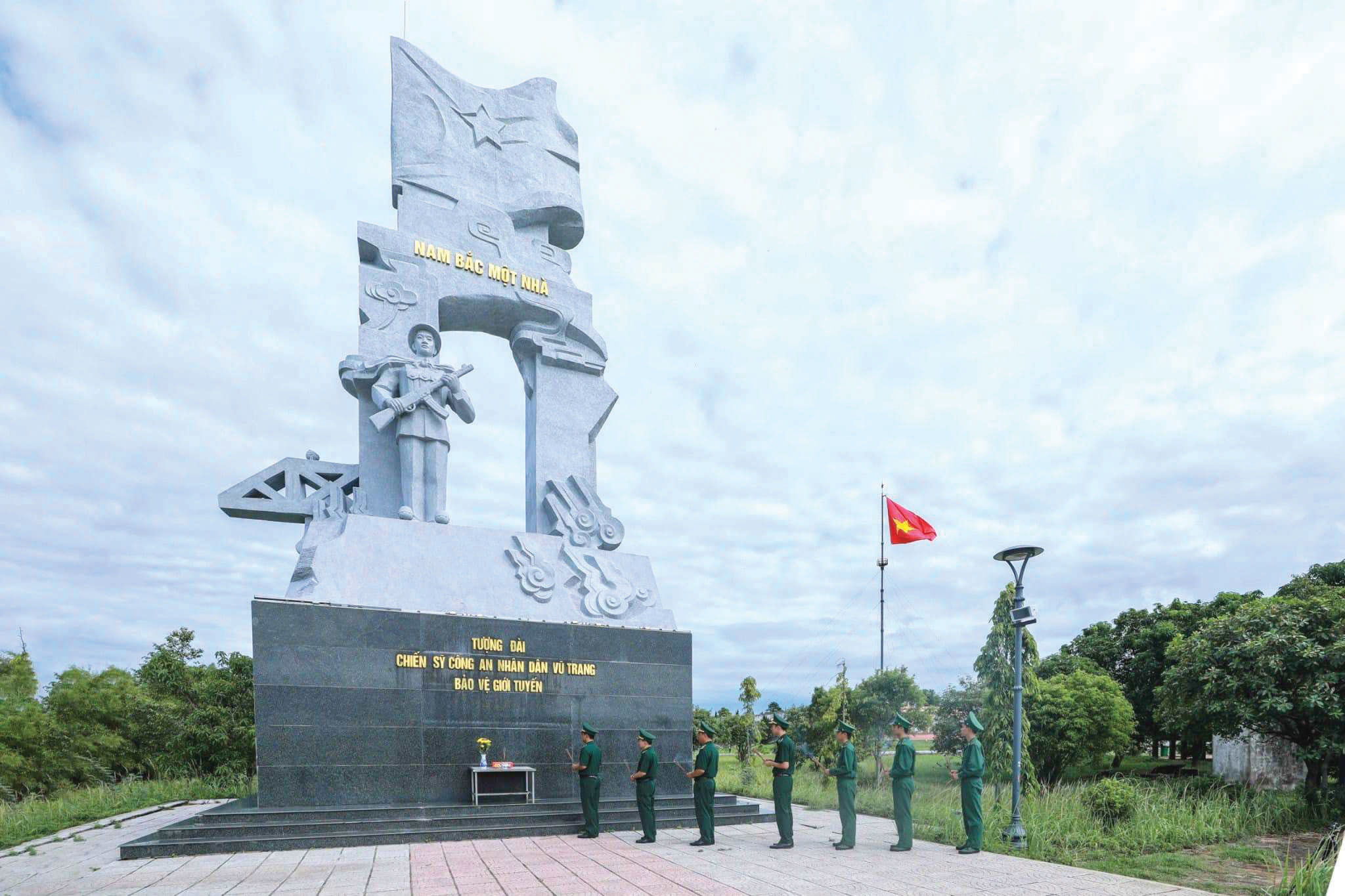 Vọng gác nơi cửa biển