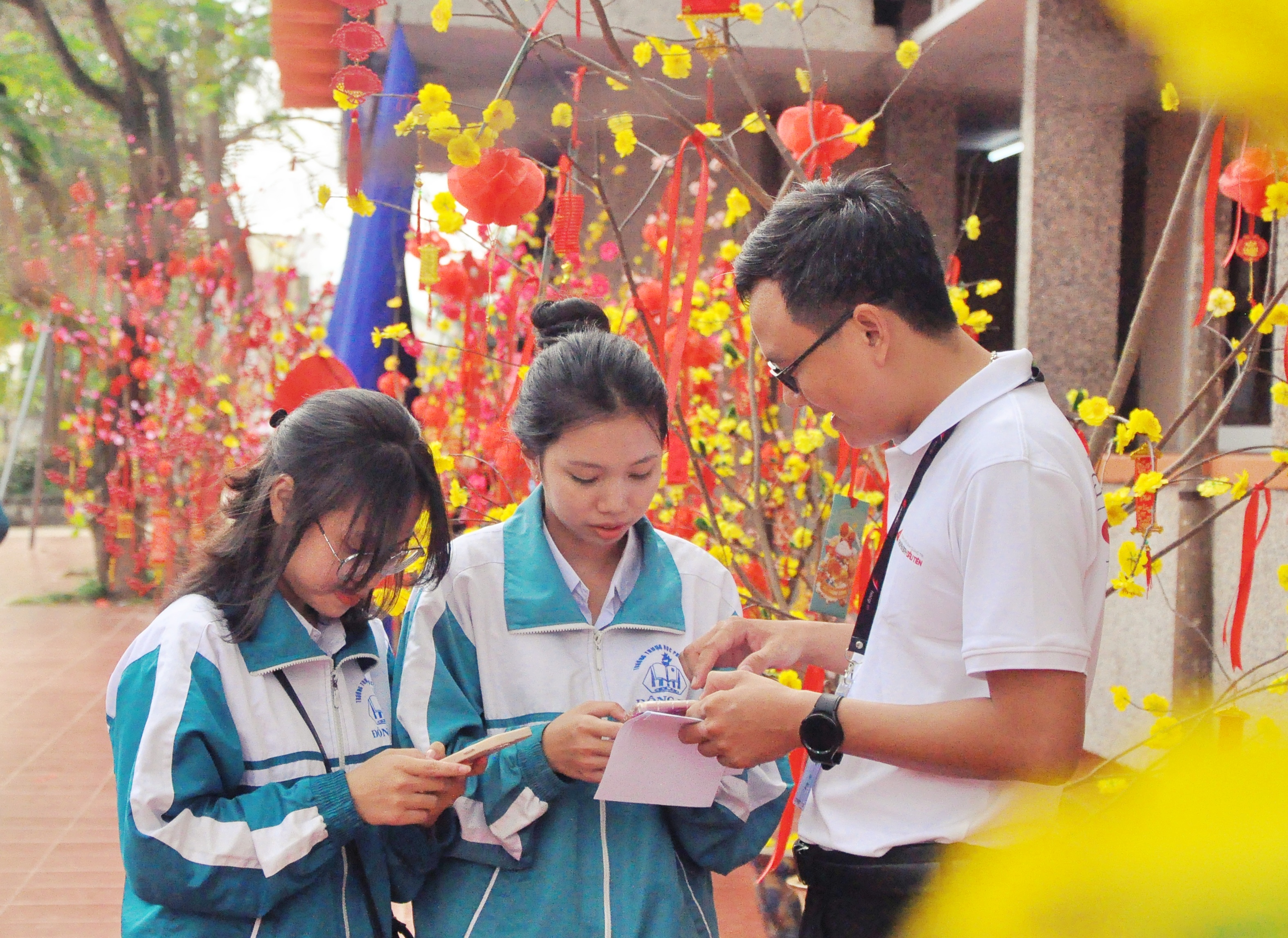 Sự tiếp sức lặng thầm