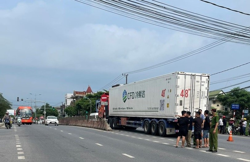 Thêm một người thiệt mạng do va chạm với container trên Quốc lộ 1