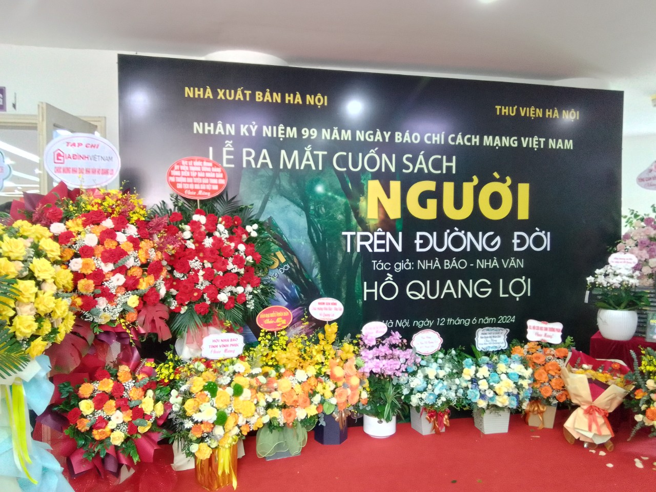 Ra mắt cuốn sách “Người trên đường đời” của nhà báo, nhà văn Hồ Quang Lợi