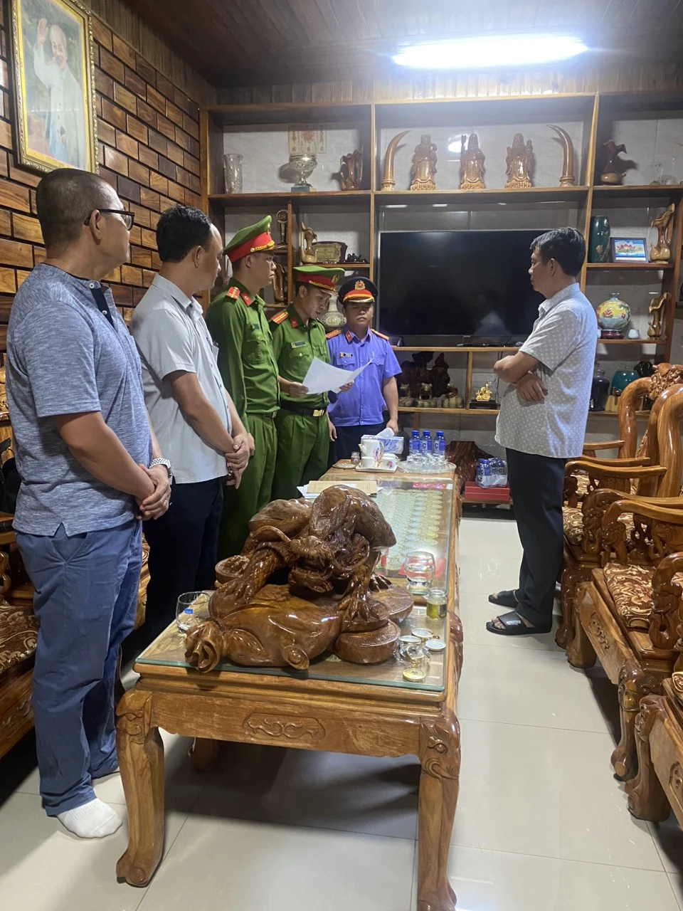 Khởi tố, bắt tạm giam ông Lê Quang Thuận, Phó Chủ tịch UBND huyện Hướng Hóa