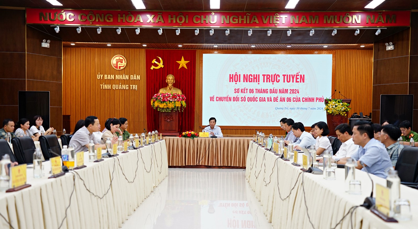 Người dân, doanh nghiệp là trung tâm, chủ thể, mục tiêu thụ hưởng kết quả từ chuyển đổi số quốc gia