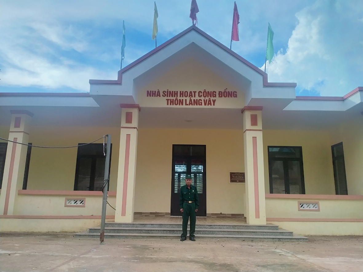 Để đổi mới bản làng, “đất vàng” cũng hiến
