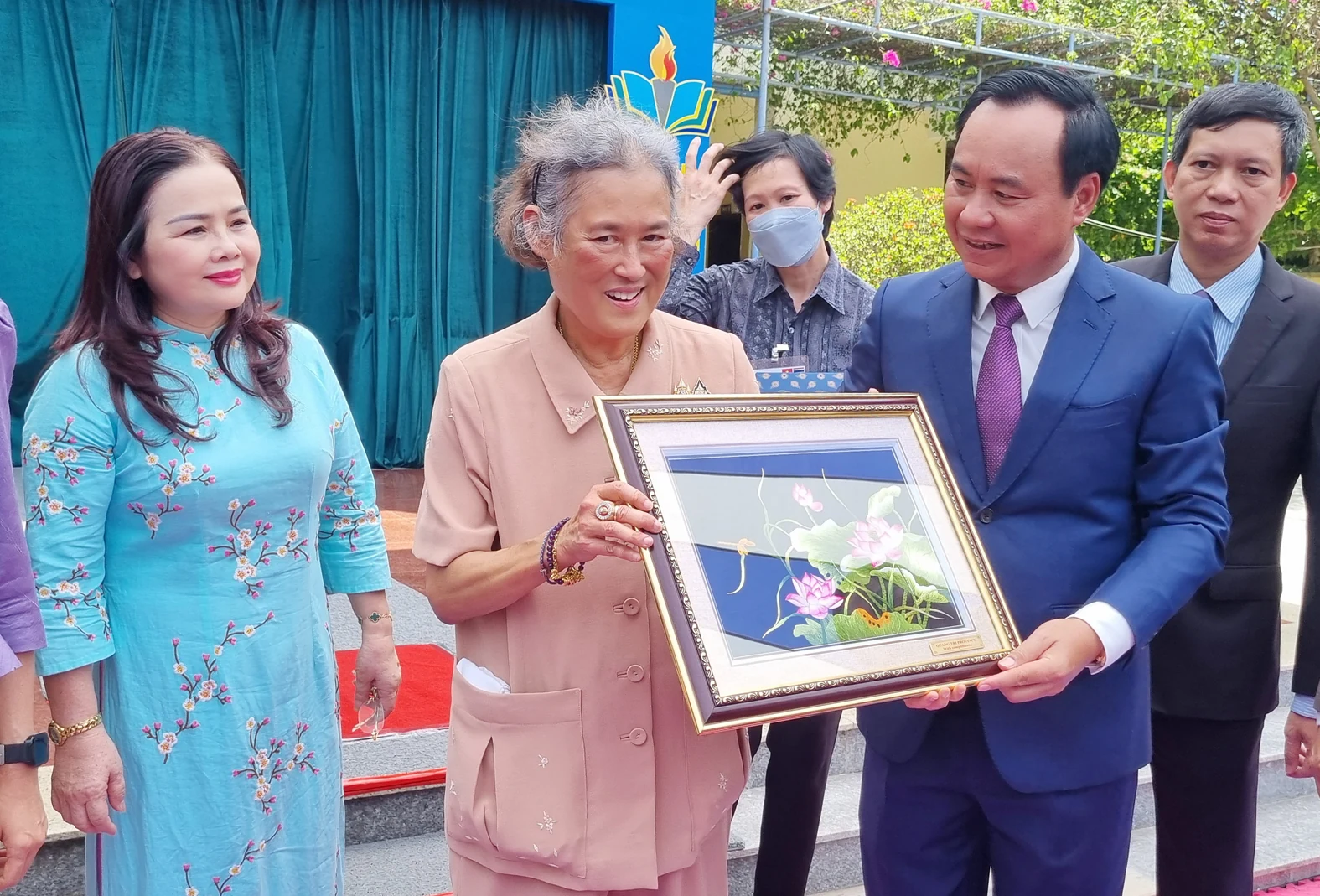 Công chúa Thái Lan Maha Chakri Sirindhorn thăm Trường Tiểu học Nguyễn Tất Thành, TP. Đông Hà