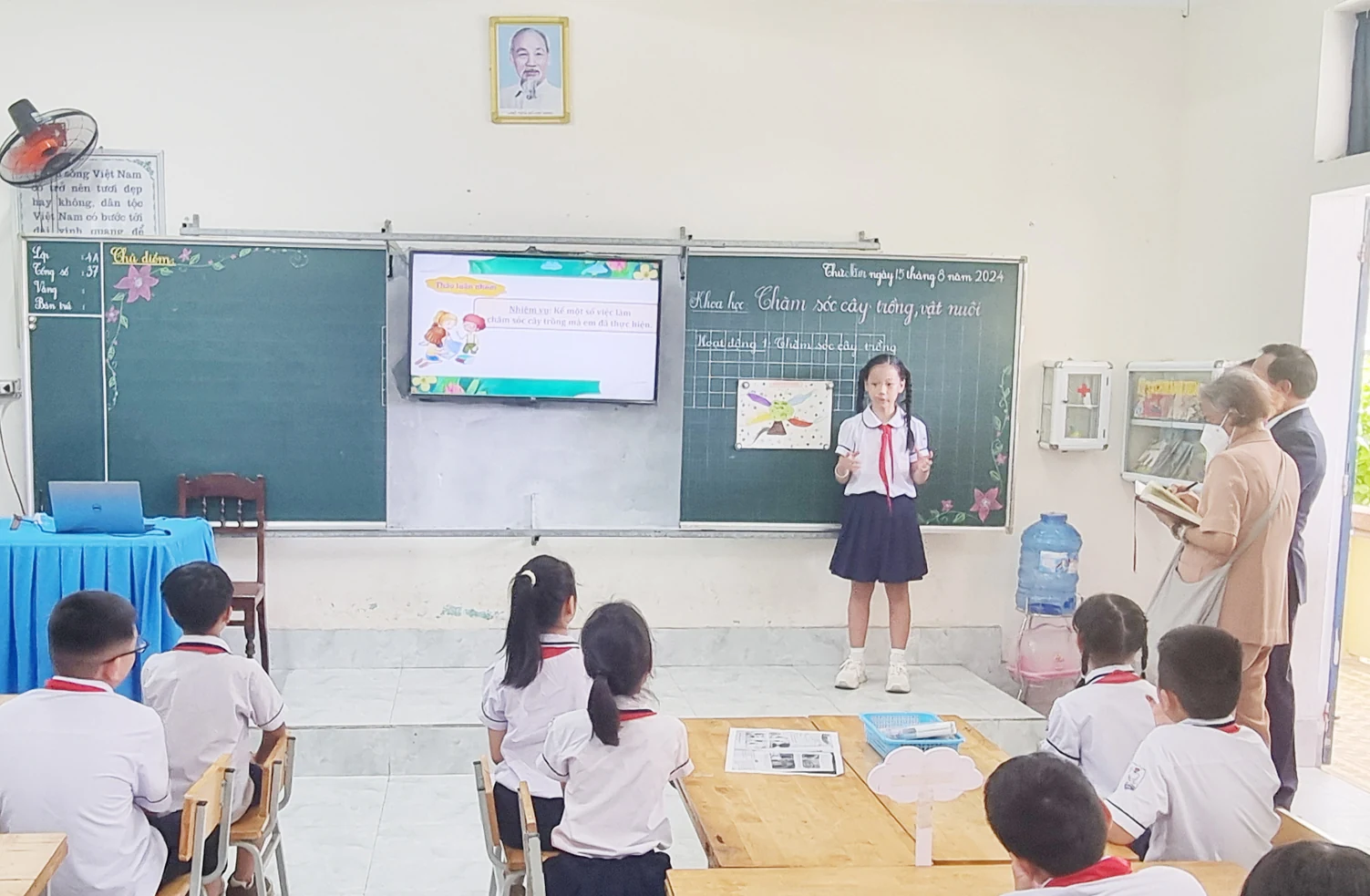 Công chúa Thái Lan Maha Chakri Sirindhorn thăm Trường Tiểu học Nguyễn Tất Thành, TP. Đông Hà