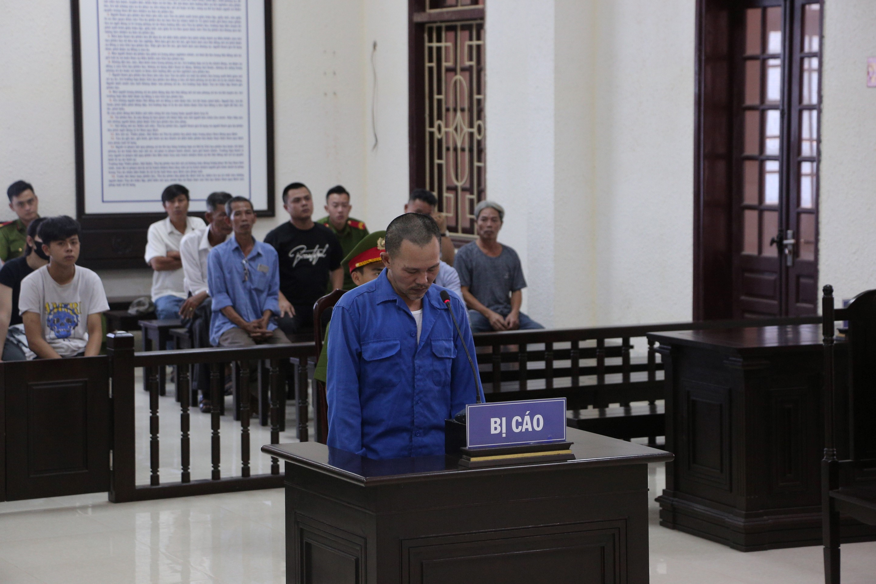 “Xin lỗi các con”!