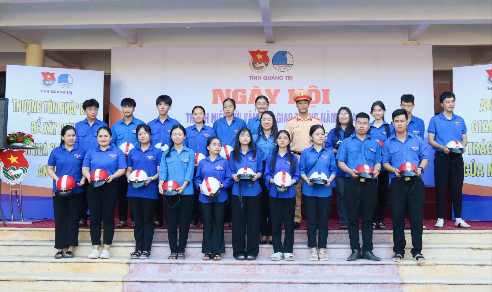 Gần 300 đoàn viên, người dân tham gia Ngày hội Thanh niên với văn hóa giao thông năm 2024