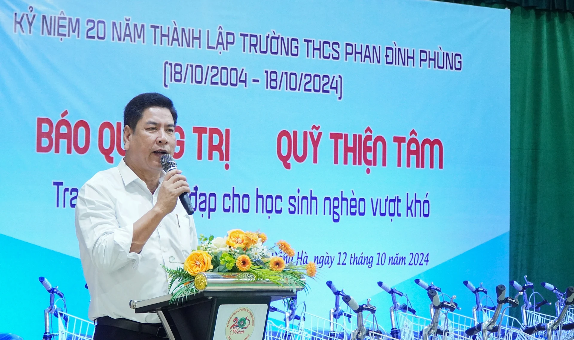 Báo Quảng Trị - Quỹ Thiện Tâm: Trao tặng 30 xe đạp cho học sinh Trường THCS Phan Đình Phùng