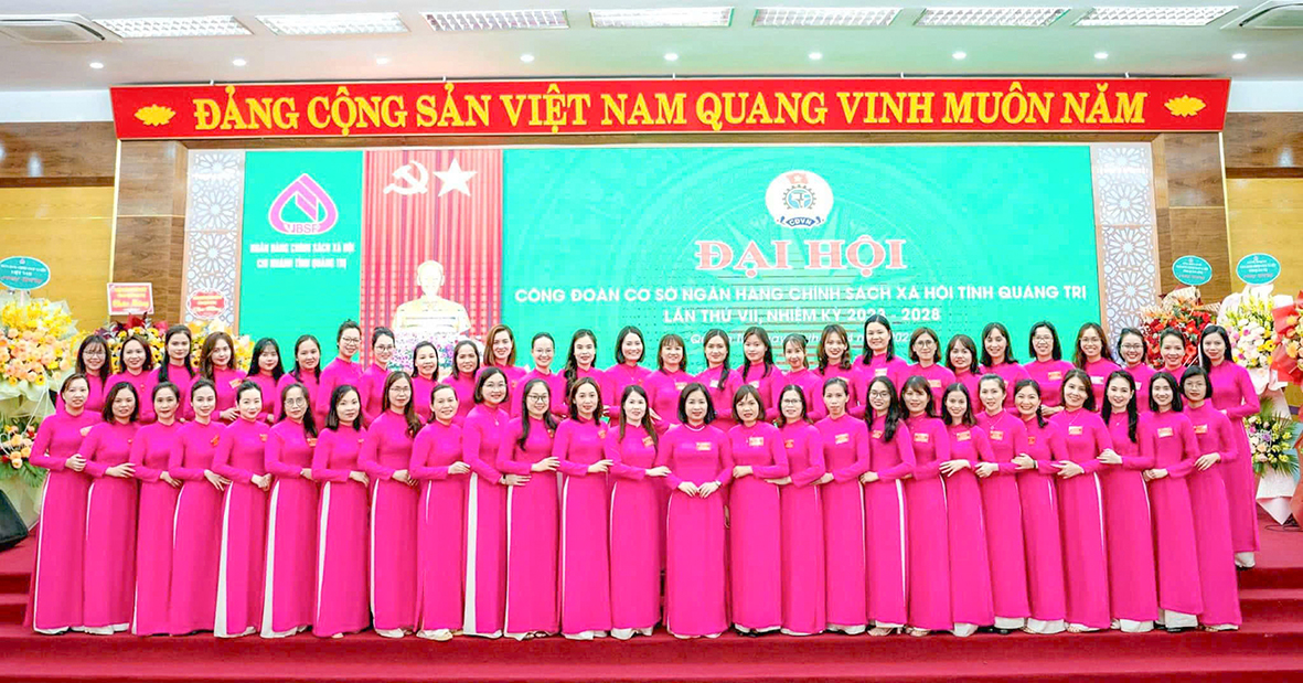 Phụ nữ Ngân hàng Chính sách xã hội chi nhánh Quảng Trị: Yêu ngành, yêu nghề, tích cực học tập nâng cao trình độ