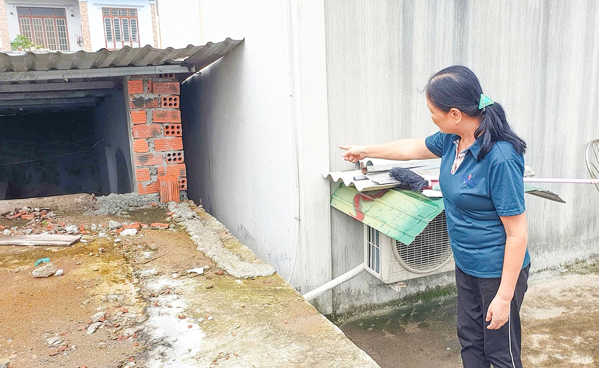 Đập phá nhà, lấn chiếm đất của hàng xóm do ranh giới không rõ ràng (?)