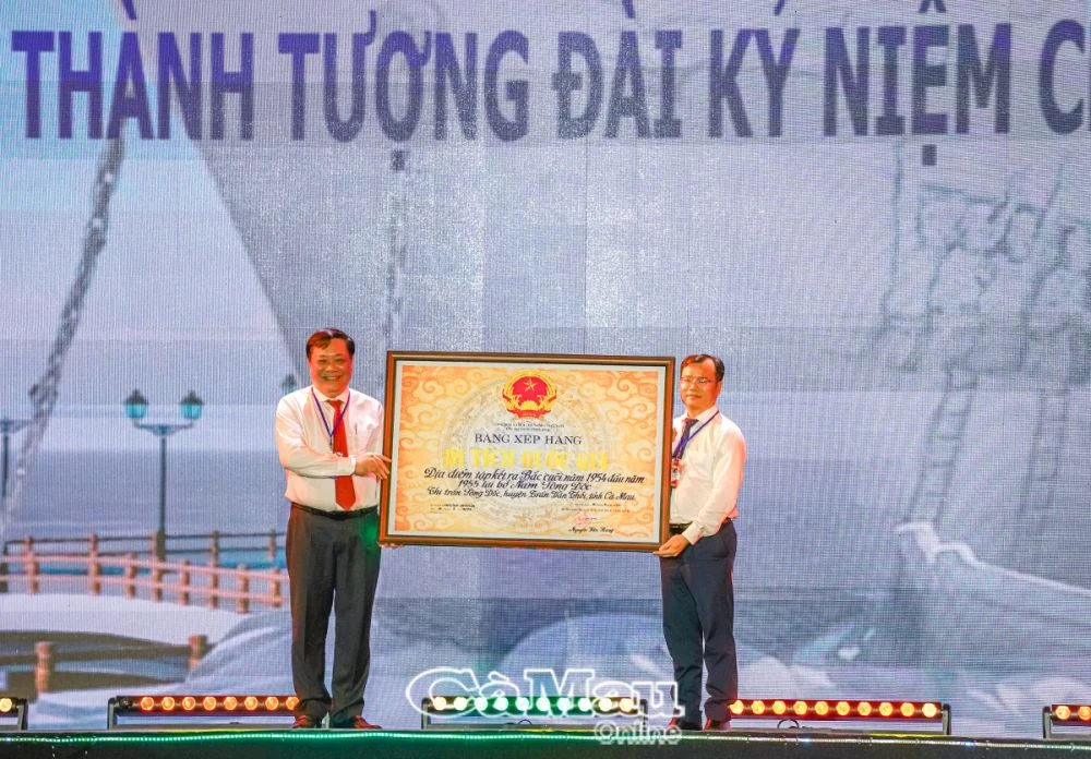 Khánh thành công trình Tượng đài kỷ niệm và đón nhận Bằng xếp hạng di tích Quốc gia địa điểm tập kết ra Bắc