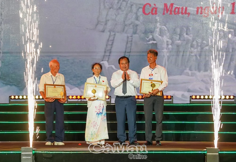 Khánh thành công trình Tượng đài kỷ niệm và đón nhận Bằng xếp hạng di tích Quốc gia địa điểm tập kết ra Bắc