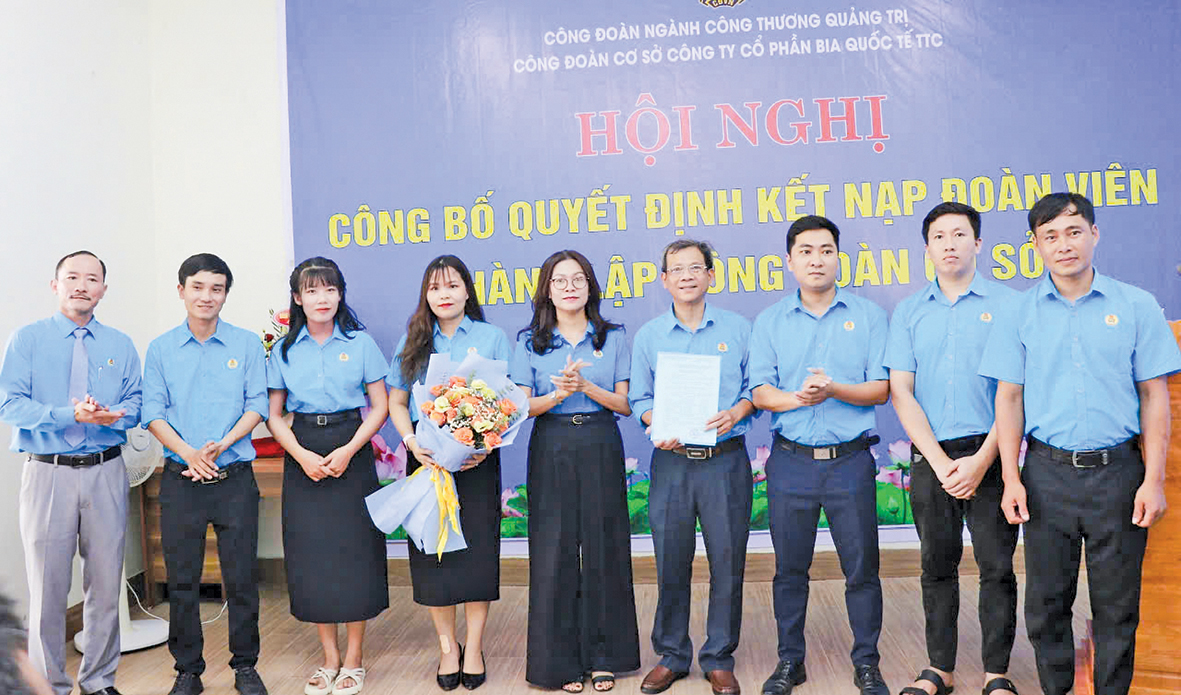 Quan tâm phát triển đảng viên, thành lập tổ chức đảng trong doanh nghiệp