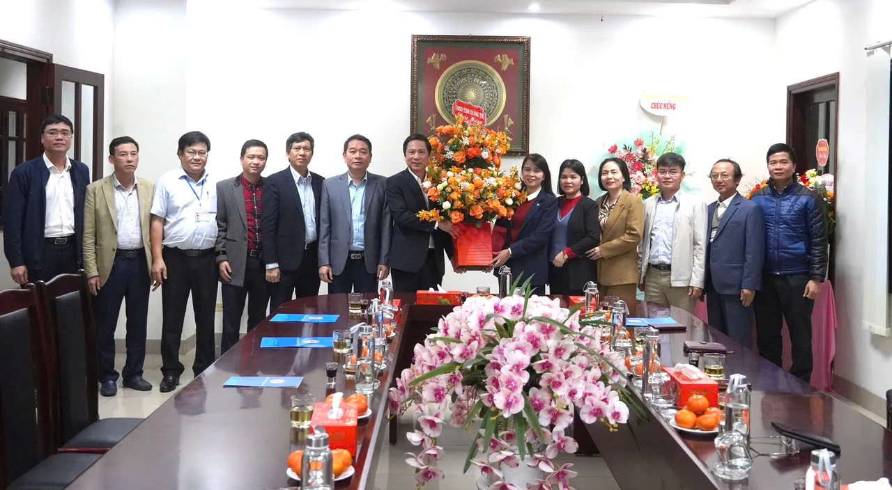 Phó Chủ tịch UBND tỉnh Hoàng Nam thăm, chúc mừng Sở Tài chính 