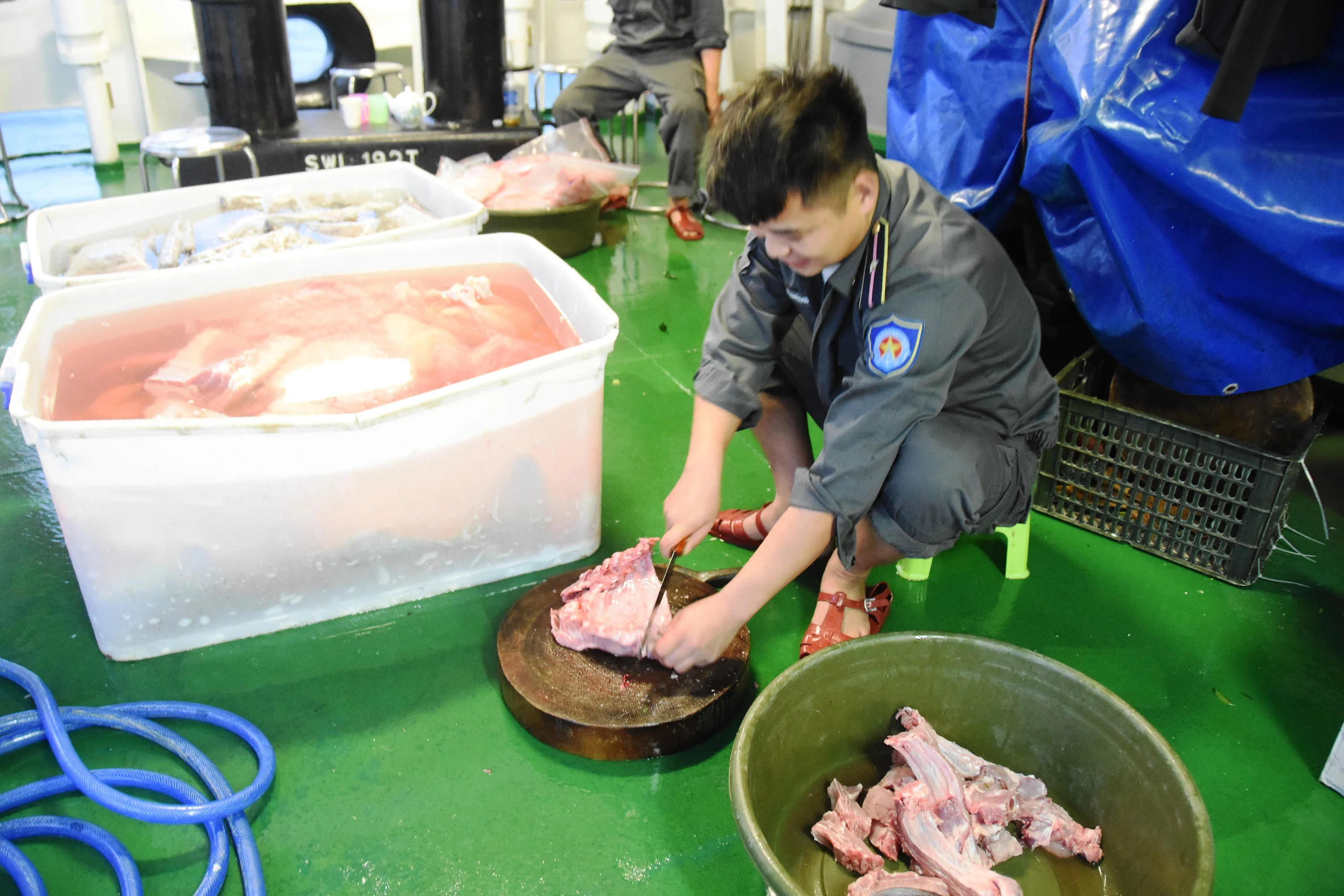 Những “anh nuôi” trên Tàu 390