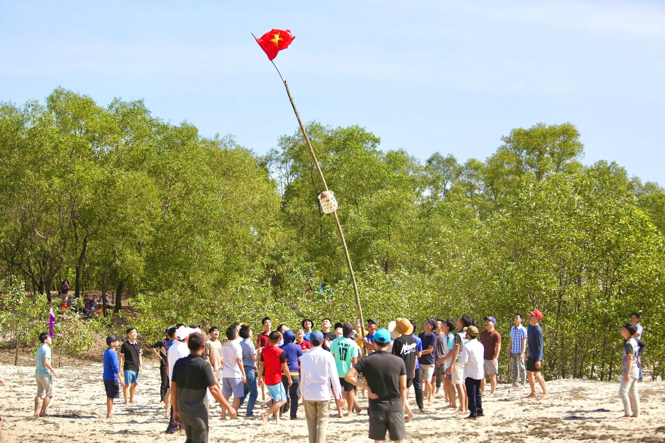 Hội cù truyền thống đầu xuân Ất Tỵ thôn An Mỹ