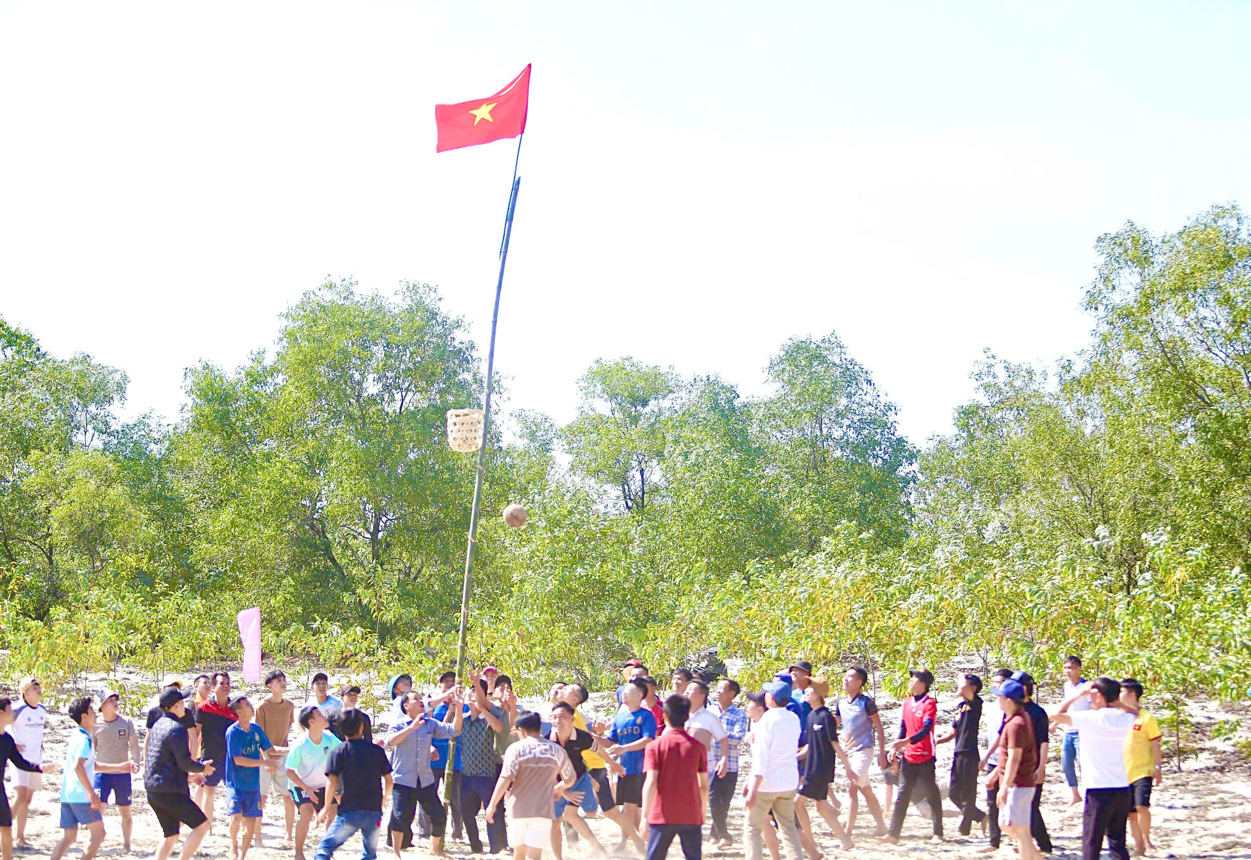 Hội cù truyền thống đầu xuân Ất Tỵ thôn An Mỹ