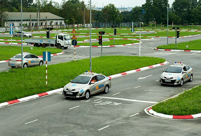 Trượt lý thuyết sát hạch giấy phép lái xe vẫn được thi các phần còn lại
