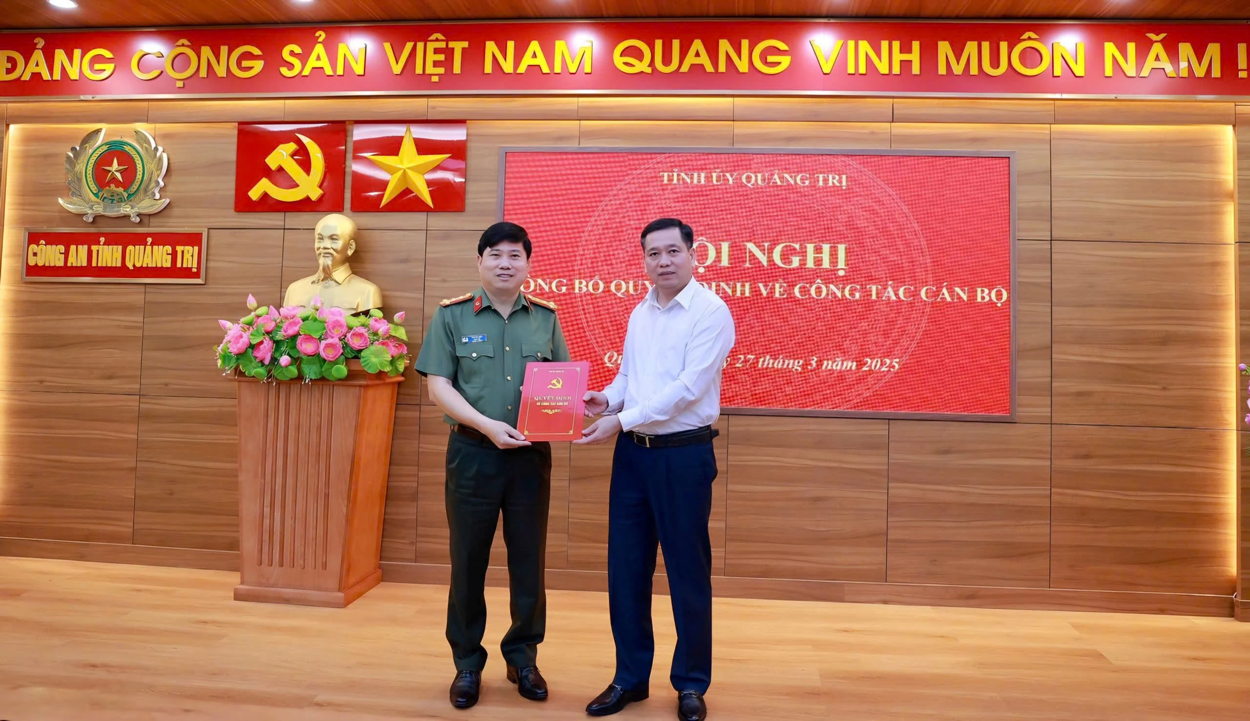 Công bố quyết định chỉ định Giám đốc Công an tỉnh Quảng Trị tham gia Ban Thường vụ Tỉnh ủy