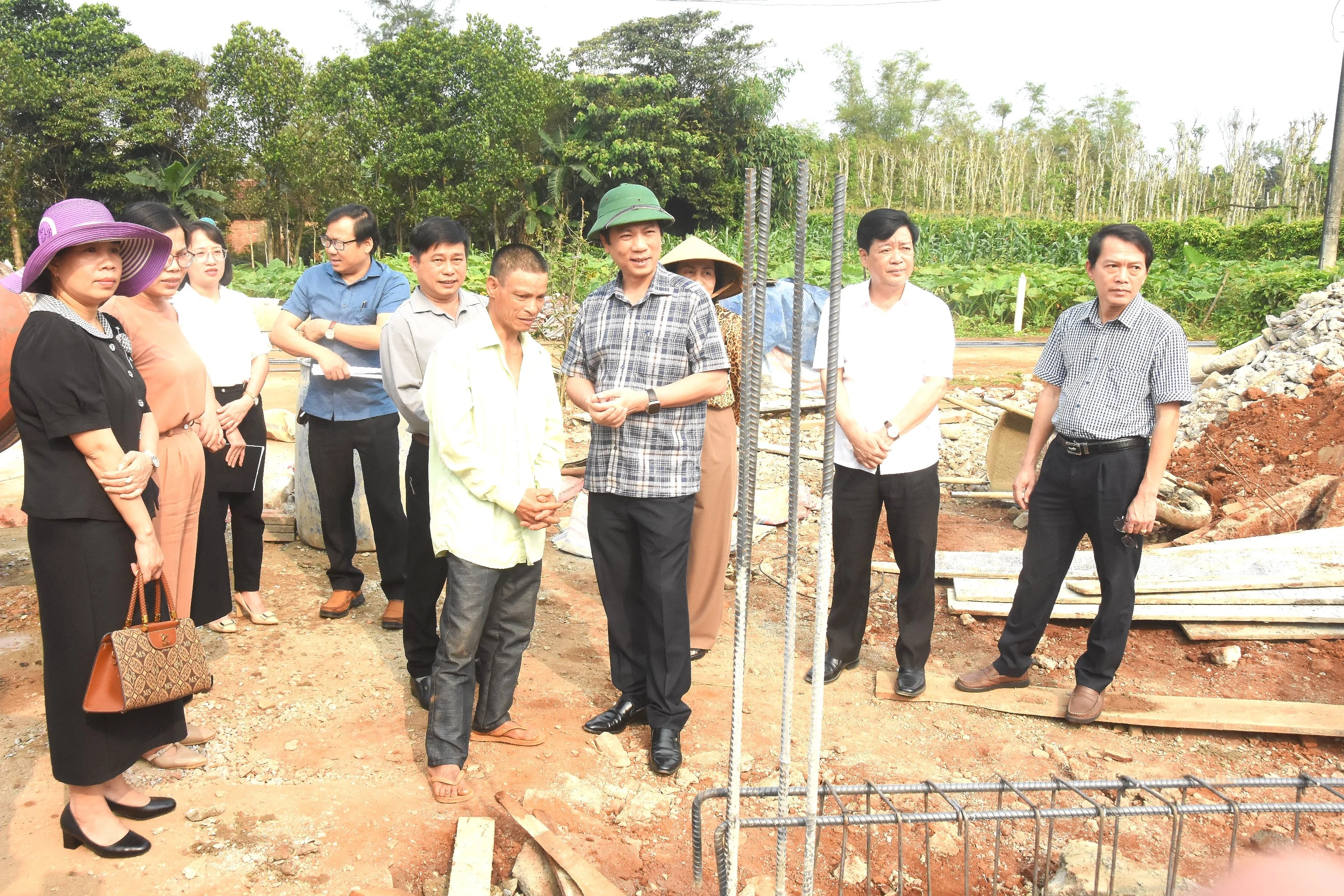 Kiểm tra tiến độ xây dựng nhà ở cho người có công với cách mạng và thân nhân liệt sĩ tại huyện Vĩnh Linh, Gio Linh