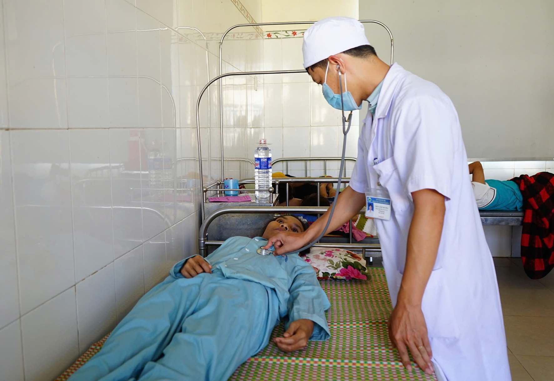 Nâng chất lượng công tác chăm sóc sức khỏe nhân dân