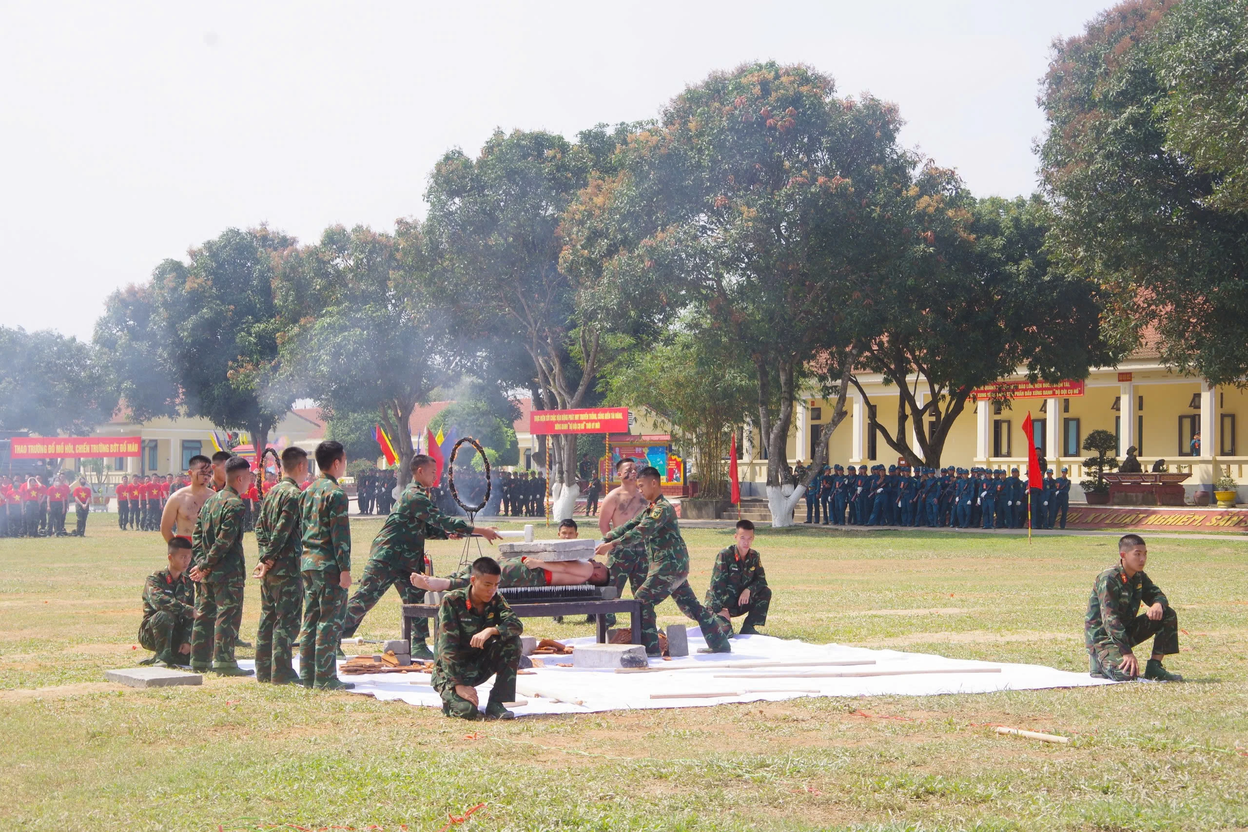 Sĩ quan, quân nhân chuyên nghiệp trẻ nỗ lực học tập, cống hiến