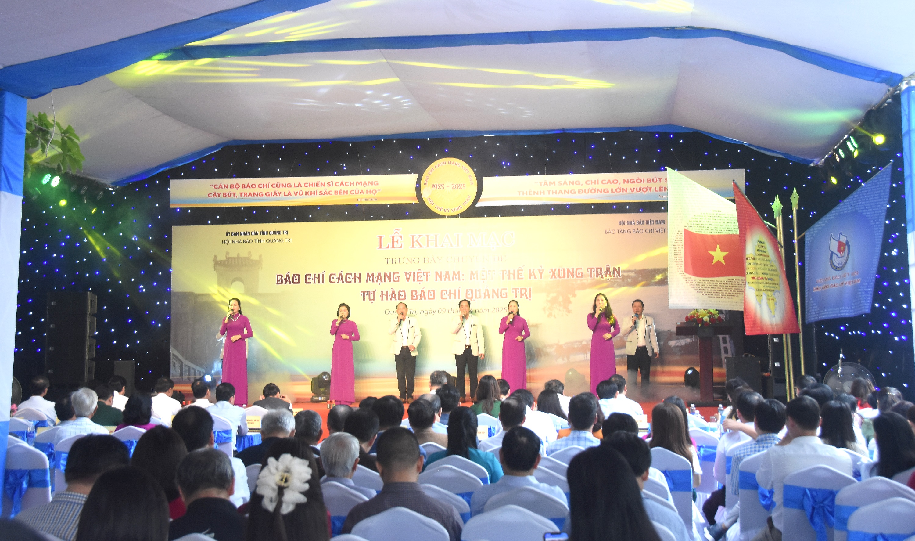 Khai mạc trưng bày chuyên đề “Báo chí cách mạng Việt Nam: Một thế kỷ xung trận và tự hào báo chí Quảng Trị”