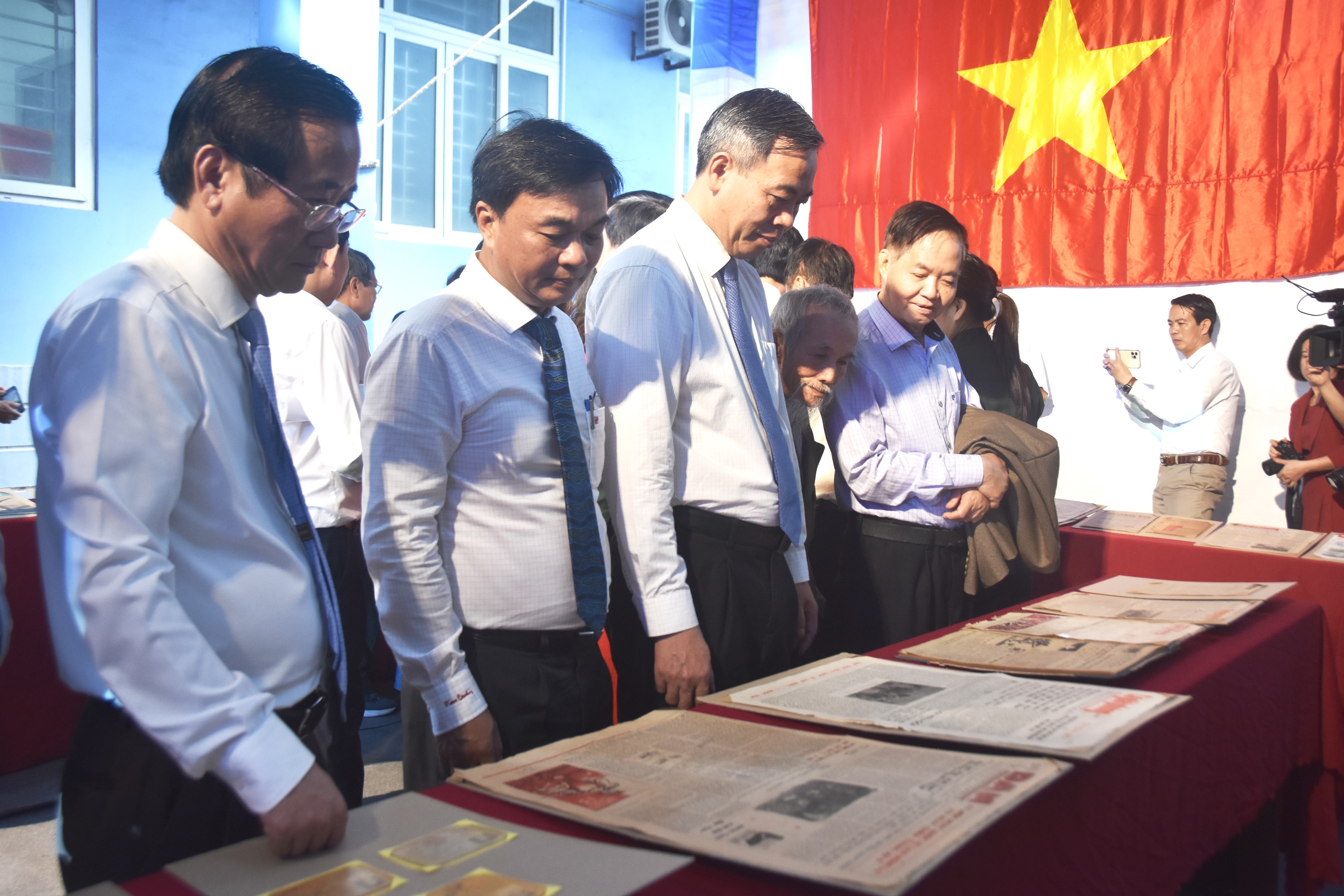 Khai mạc trưng bày chuyên đề “Báo chí cách mạng Việt Nam: Một thế kỷ xung trận và tự hào báo chí Quảng Trị”