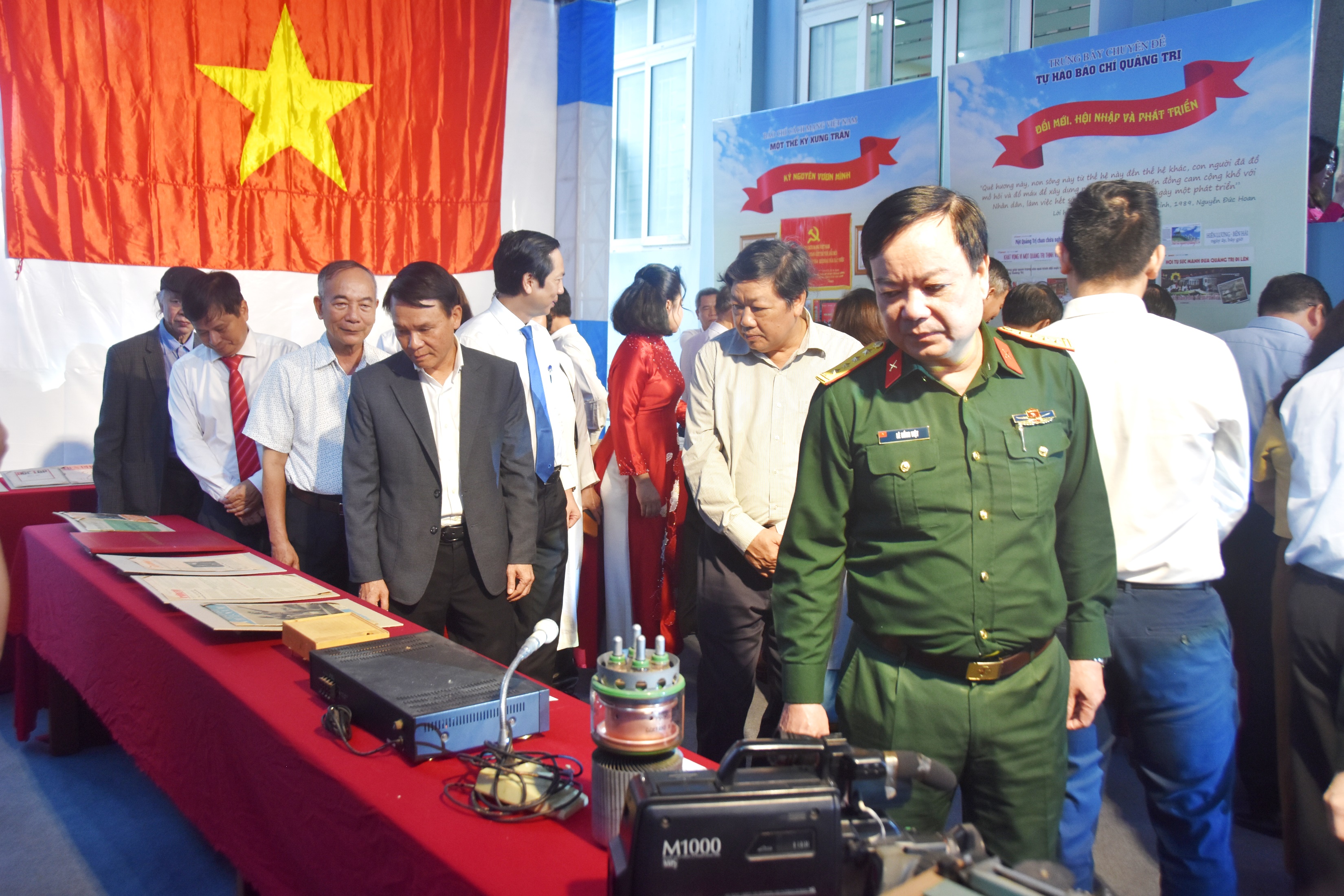 Khai mạc trưng bày chuyên đề “Báo chí cách mạng Việt Nam: Một thế kỷ xung trận và tự hào báo chí Quảng Trị”