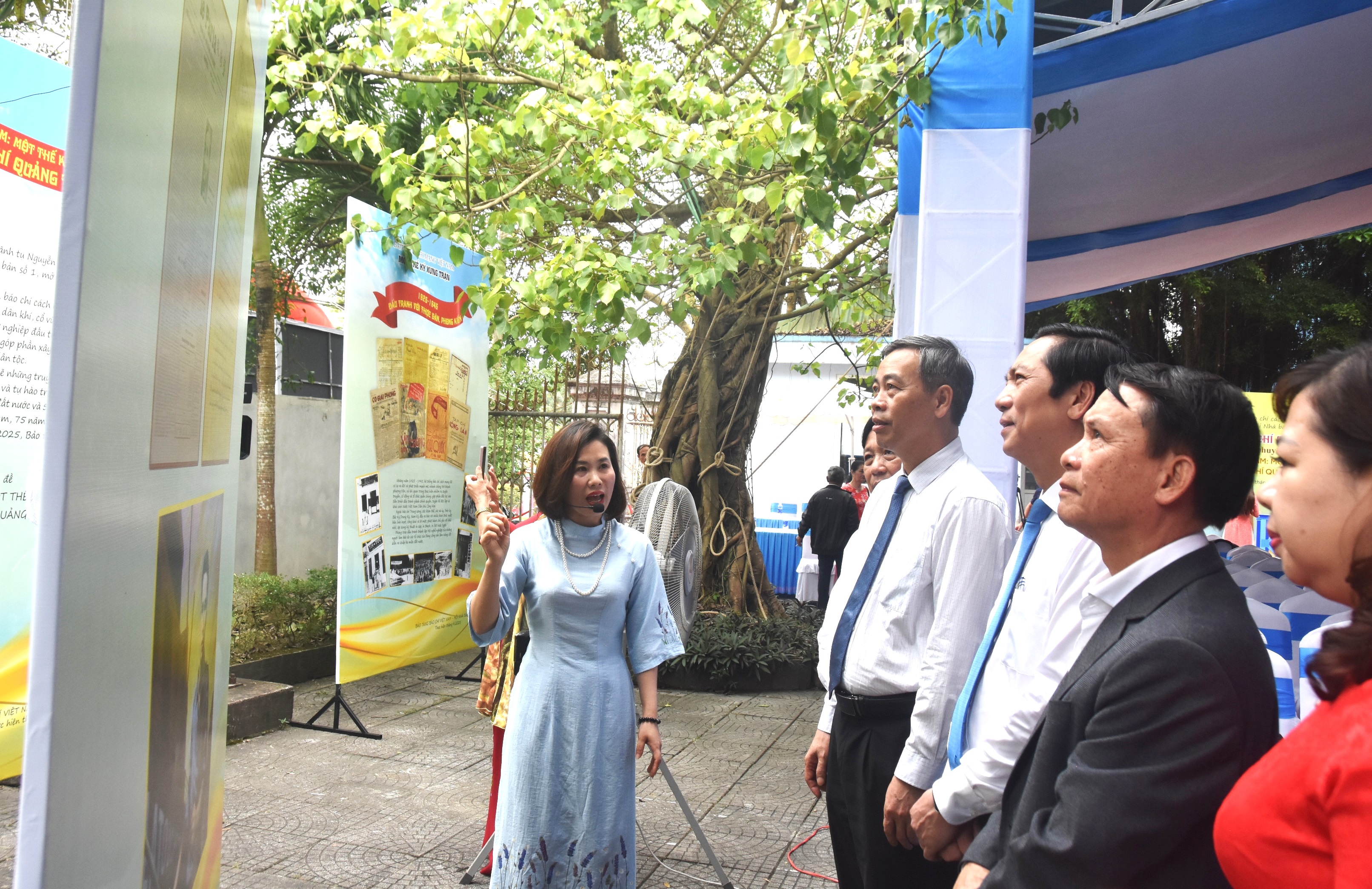 Khai mạc trưng bày chuyên đề “Báo chí cách mạng Việt Nam: Một thế kỷ xung trận và tự hào báo chí Quảng Trị”