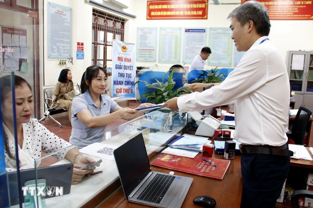 Xây dựng chính quyền cơ sở vững mạnh, gần dân, hoạt động hiệu quả