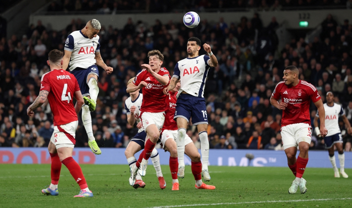 Kết quả vòng 33 Ngoại hạng Anh: Tottenham phơi áo trên sân nhà trước Nottingham