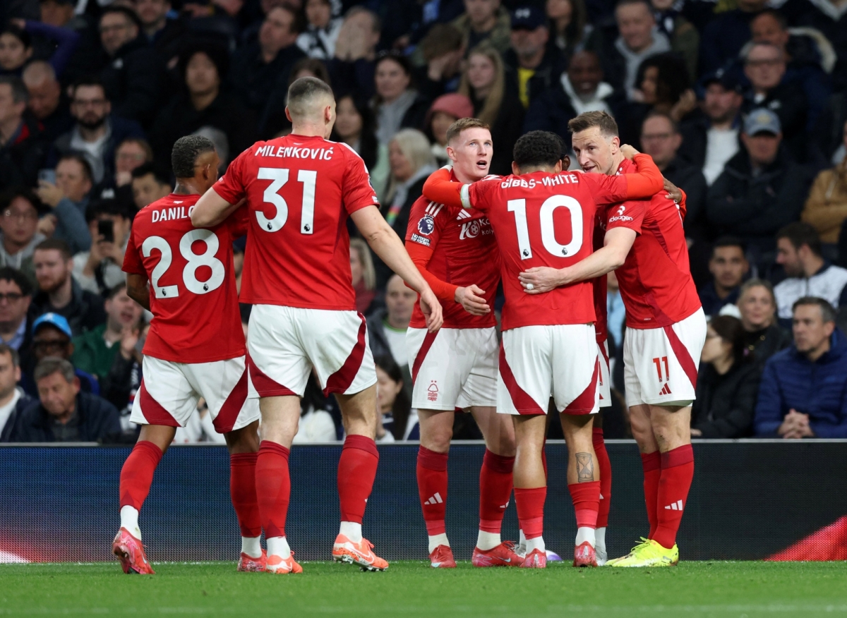 Kết quả vòng 33 Ngoại hạng Anh: Tottenham phơi áo trên sân nhà trước Nottingham