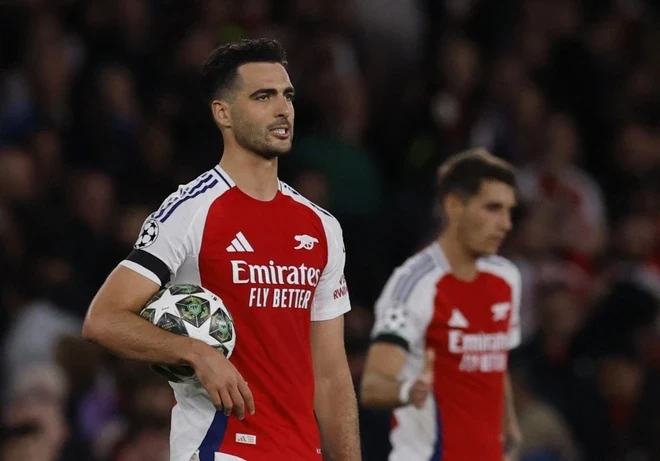Arsenal gục ngã trước PSG