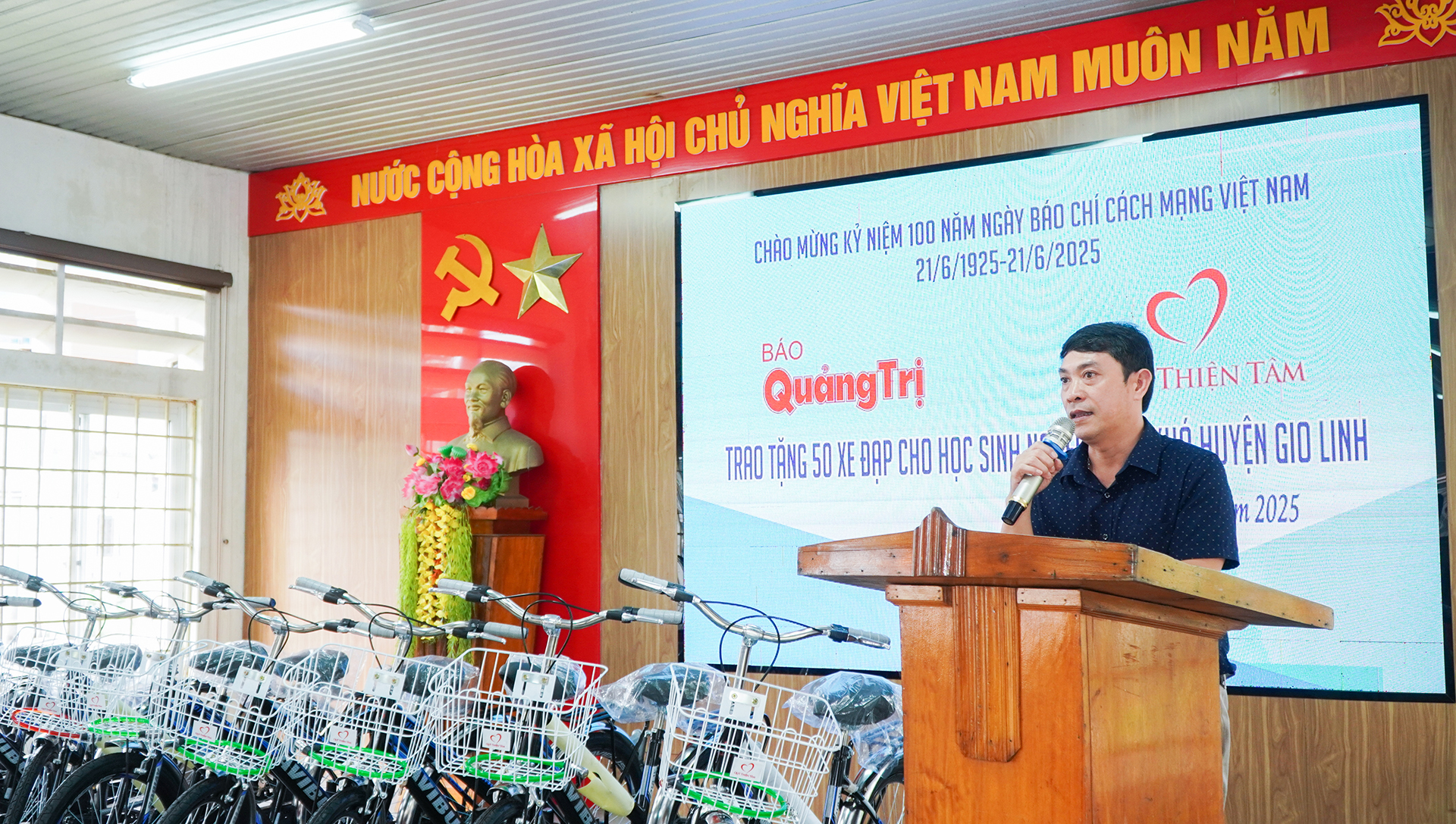 100 em học sinh nghèo vượt khó huyện Triệu Phong, Gio Linh được Báo Quảng Trị - Quỹ Thiện Tâm tặng xe đạp