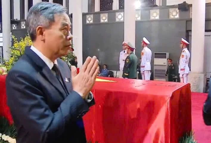 Đoàn đại biểu tỉnh Quảng Trị viếng nguyên Chủ tịch nước Trần Đức Lương