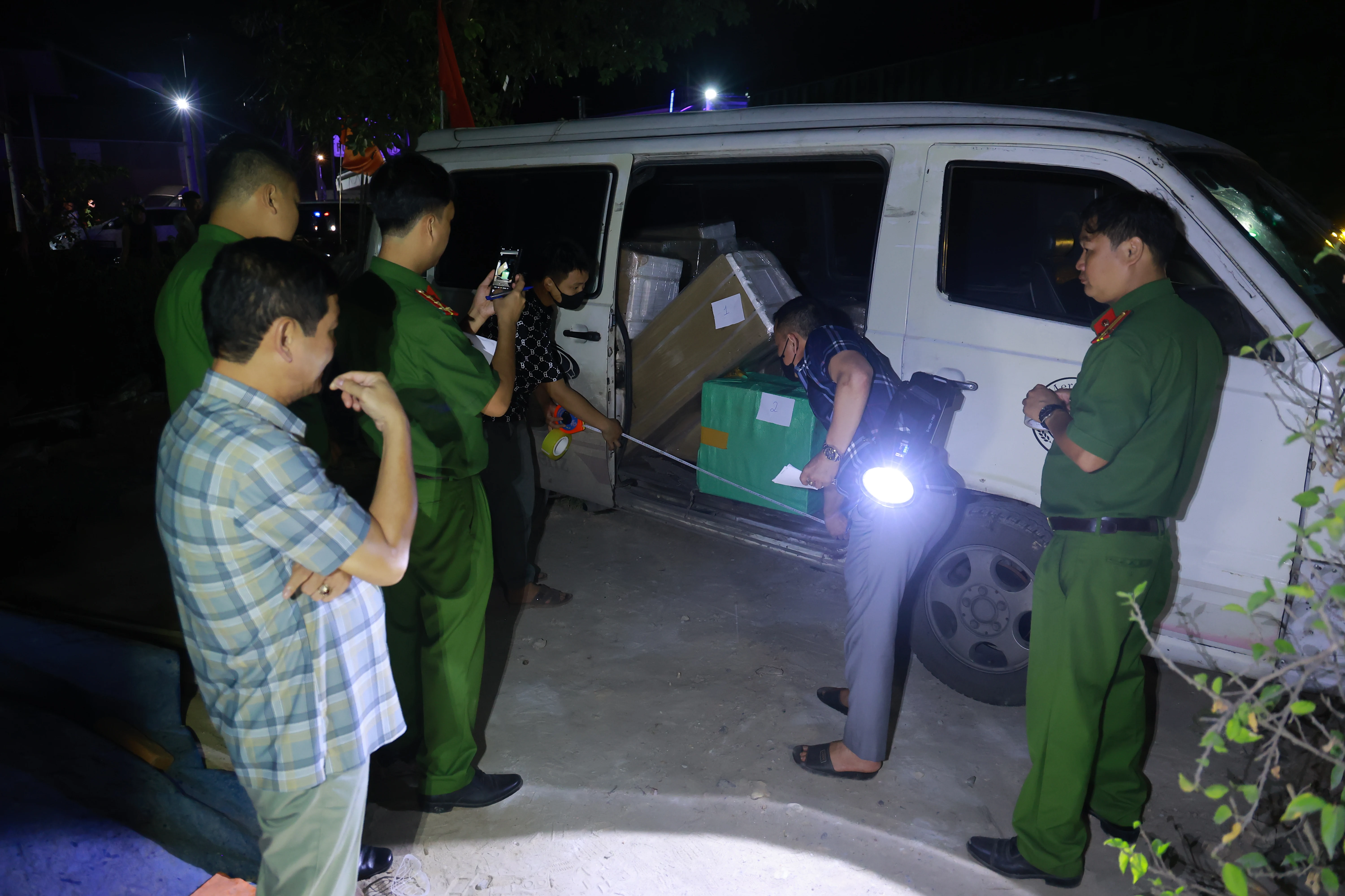 Quảng Trị: Trong một đêm phát hiện 3 vụ vận chuyển hàng nhập lậu tổng trị giá gần 1 tỉ đồng