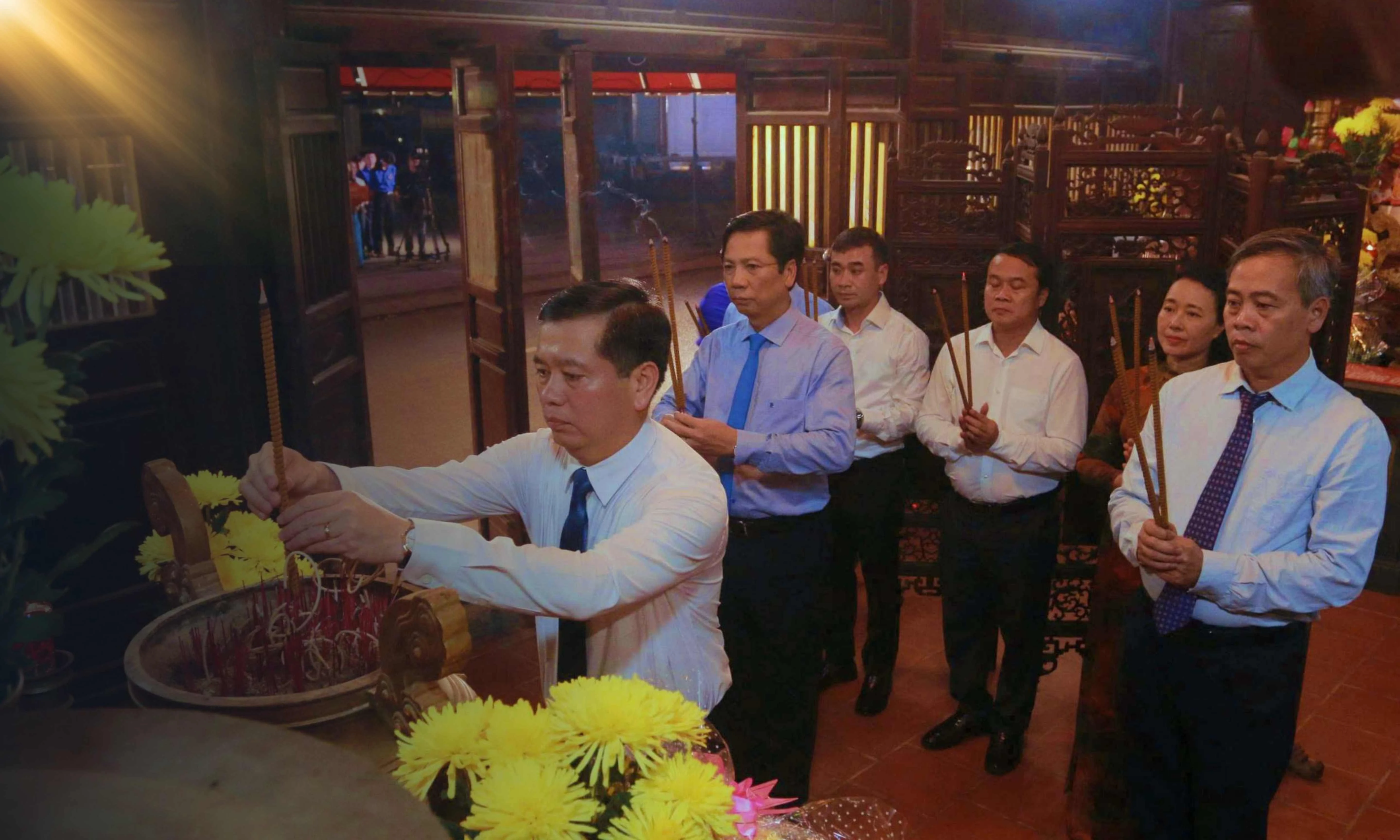 E-Magazine: “Thắp lửa” trên dòng sông thiêng