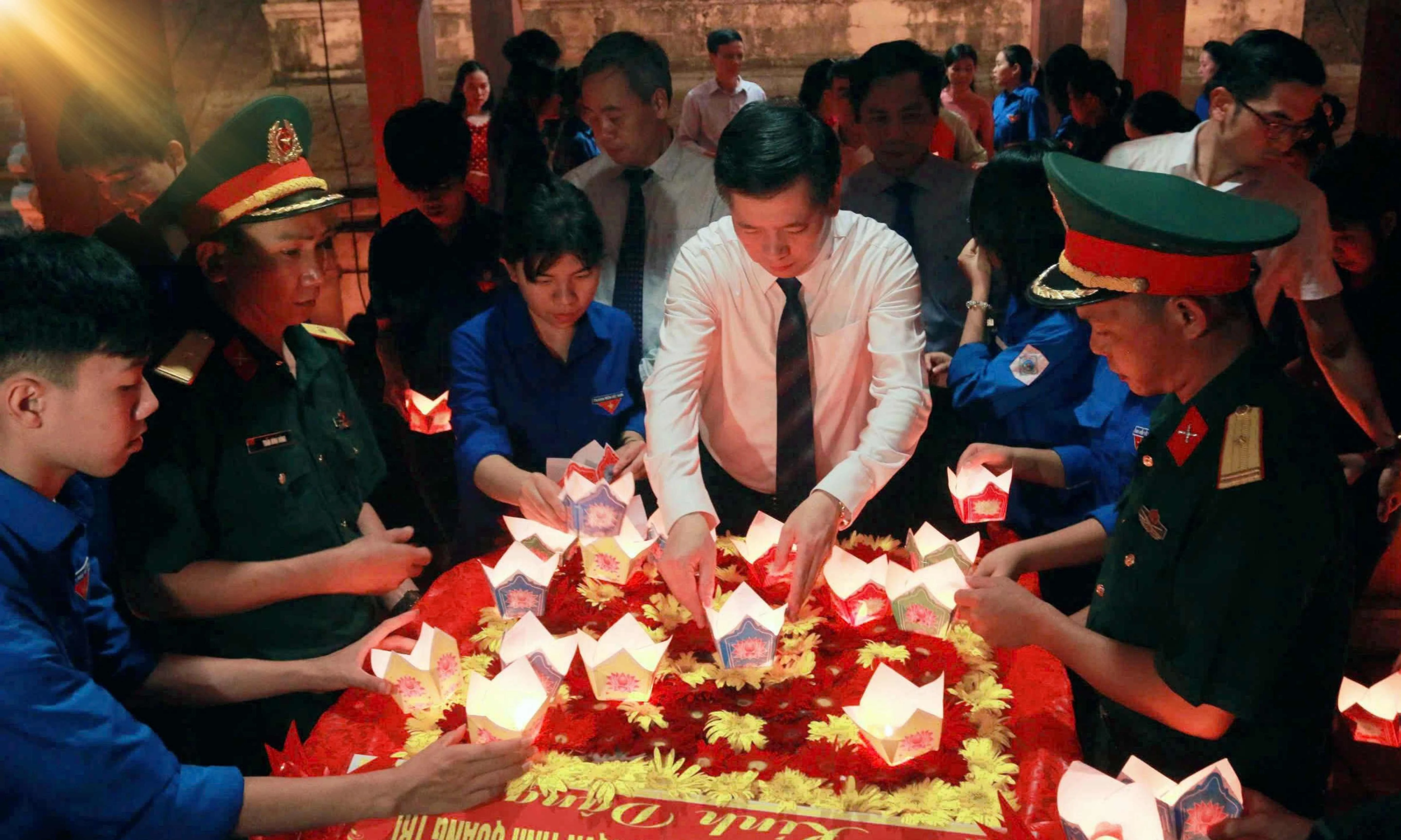 E-Magazine: “Thắp lửa” trên dòng sông thiêng