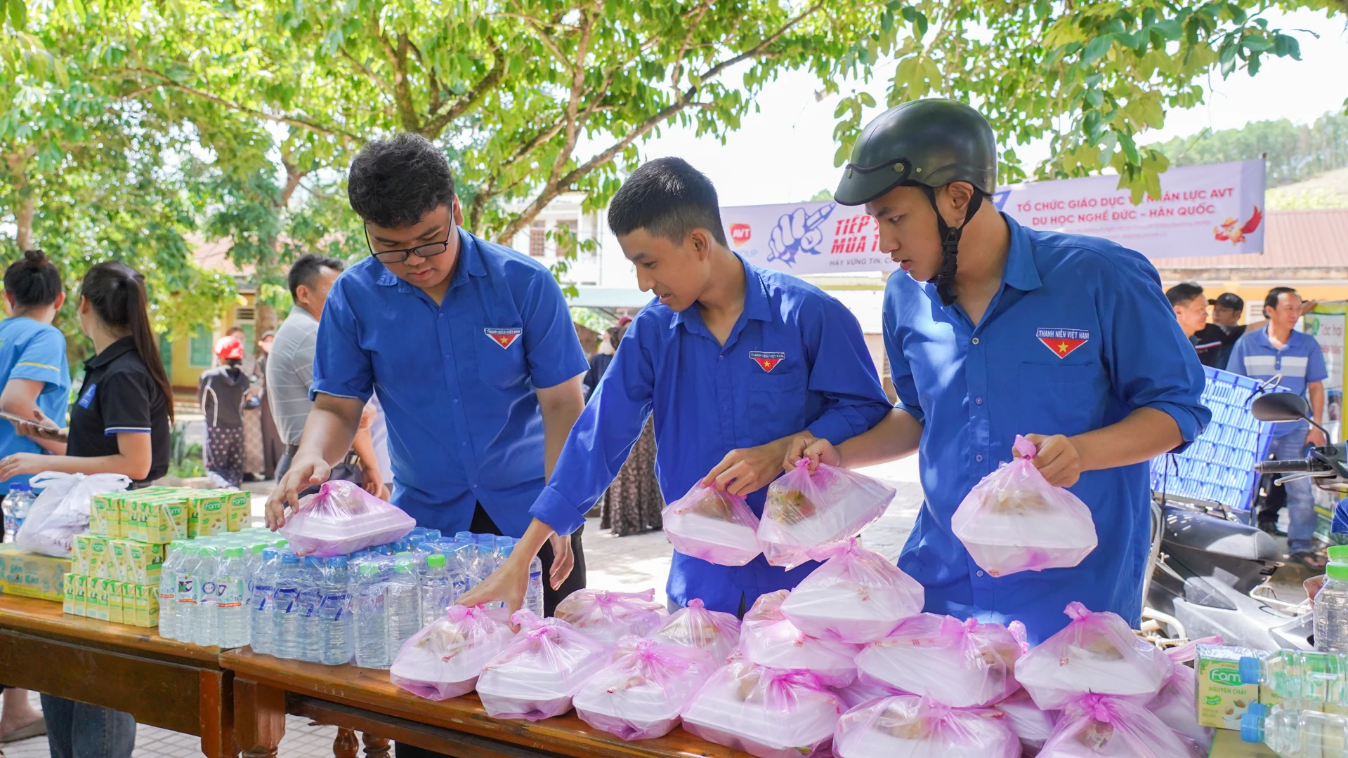 Hỗ trợ hàng trăm suất cơm cho thí sinh vùng núi thi tốt nghiệp THPT 2025