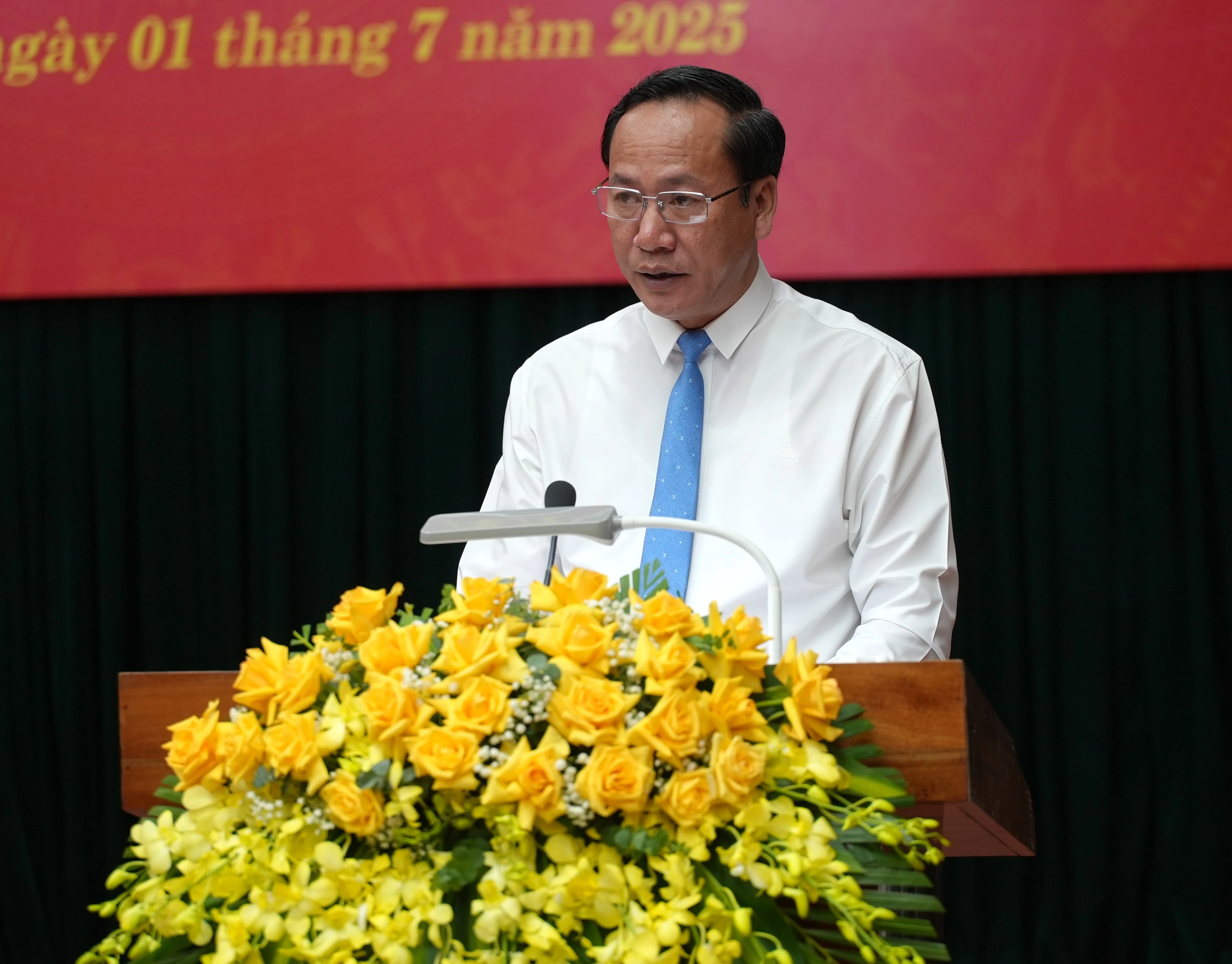 Công bố nghị quyết của HĐND tỉnh về thành lập các cơ quan chuyên môn thuộc UBND tỉnh và công tác cán bộ