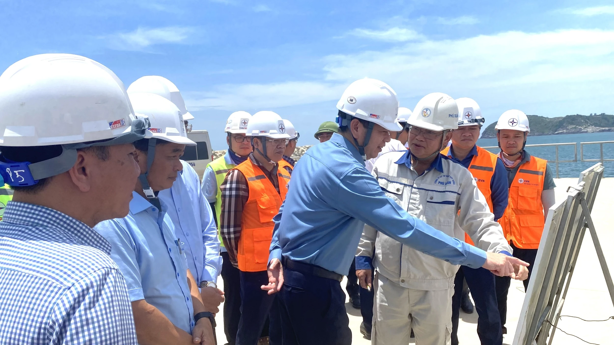 Khẩn trương ổn định và hoàn thiện tổ chức bộ máy theo mô hình chính quyền địa phương hai cấp