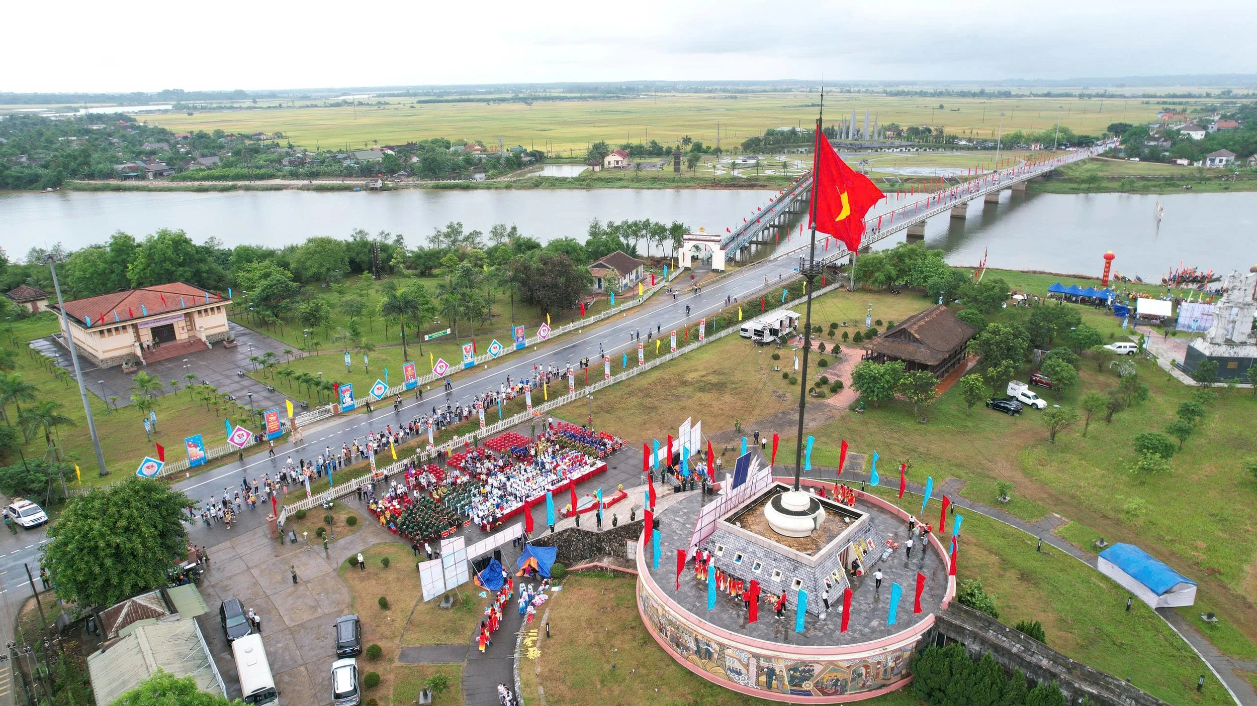 QUẢNG TRỊ THÁNG 7 TRI ÂN