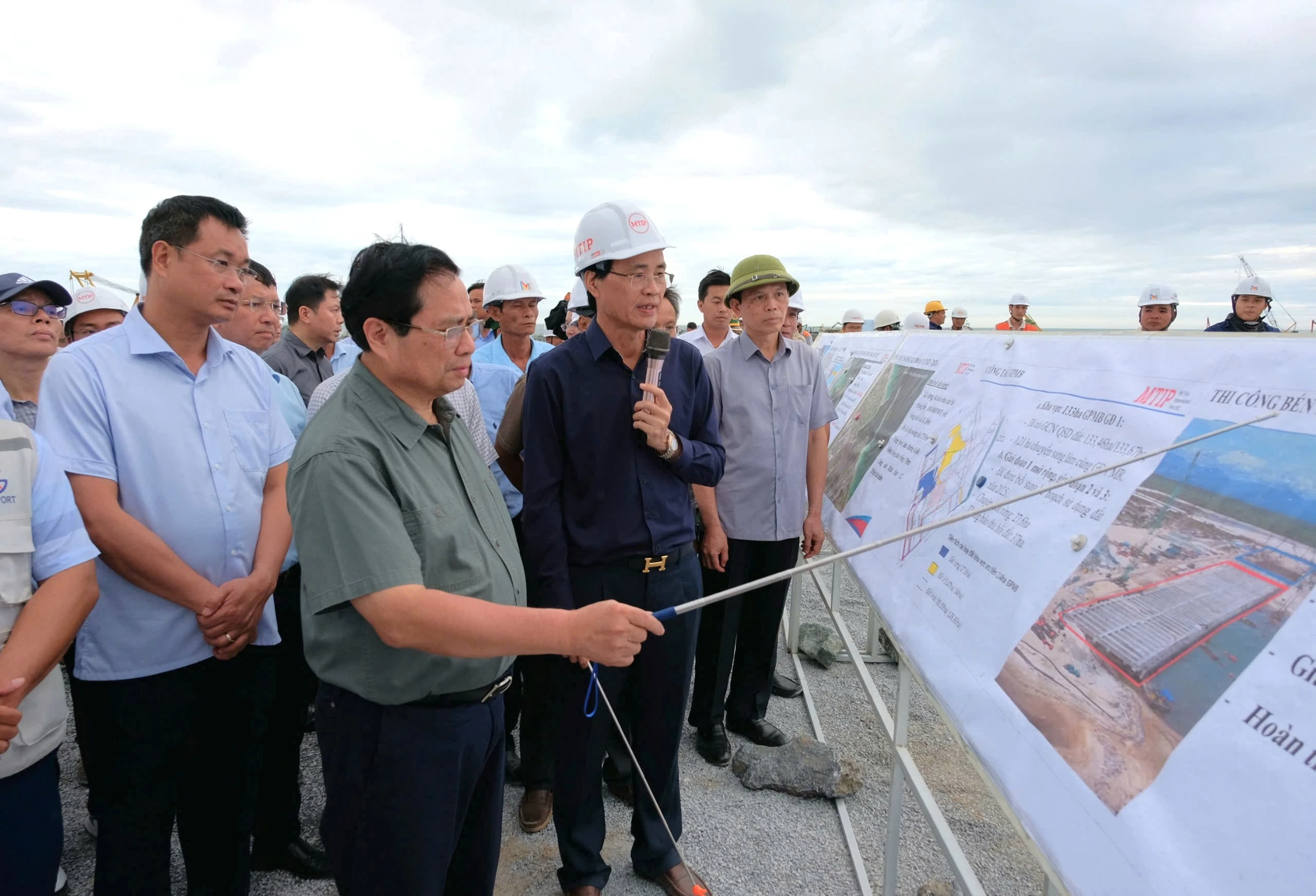Thủ tướng Chính phủ kiểm tra các công trình trọng điểm ở Quảng Trị
