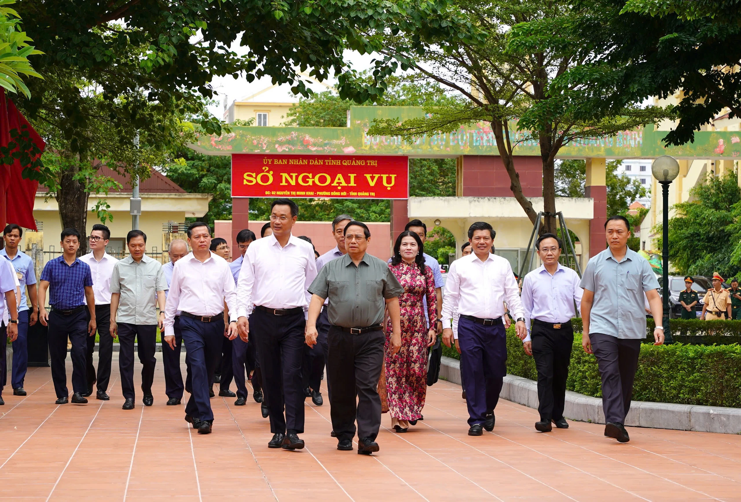 Người dân Quảng Trị nồng nhiệt chào đón Thủ tướng Chính phủ Phạm Minh Chính