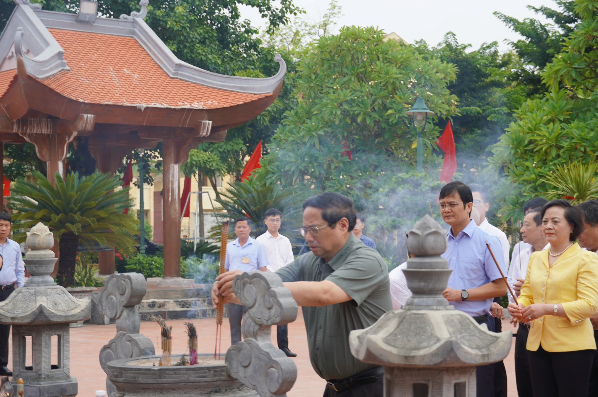 Người dân Quảng Trị nồng nhiệt chào đón Thủ tướng Chính phủ Phạm Minh Chính