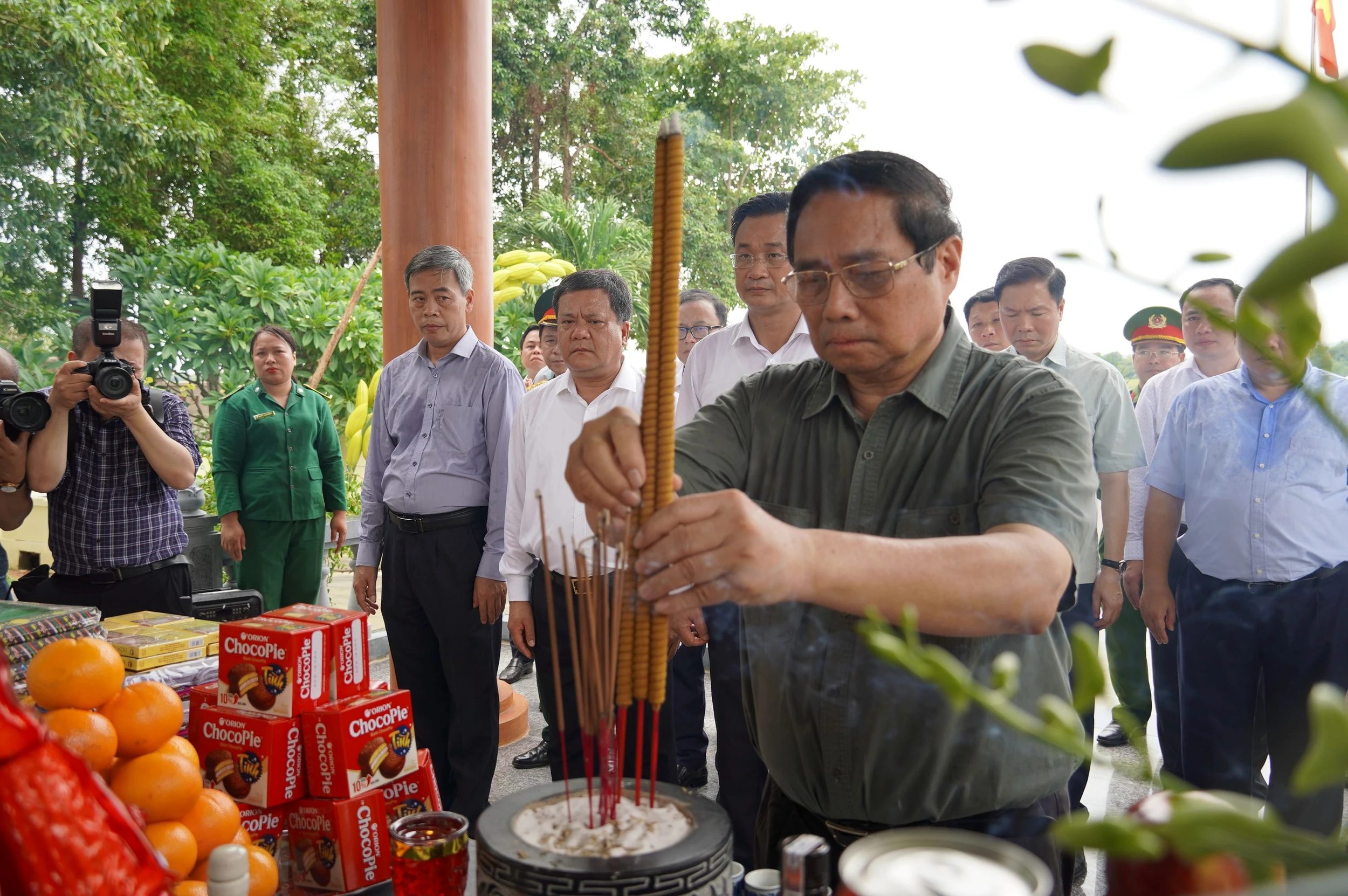 Người dân Quảng Trị nồng nhiệt chào đón Thủ tướng Chính phủ Phạm Minh Chính