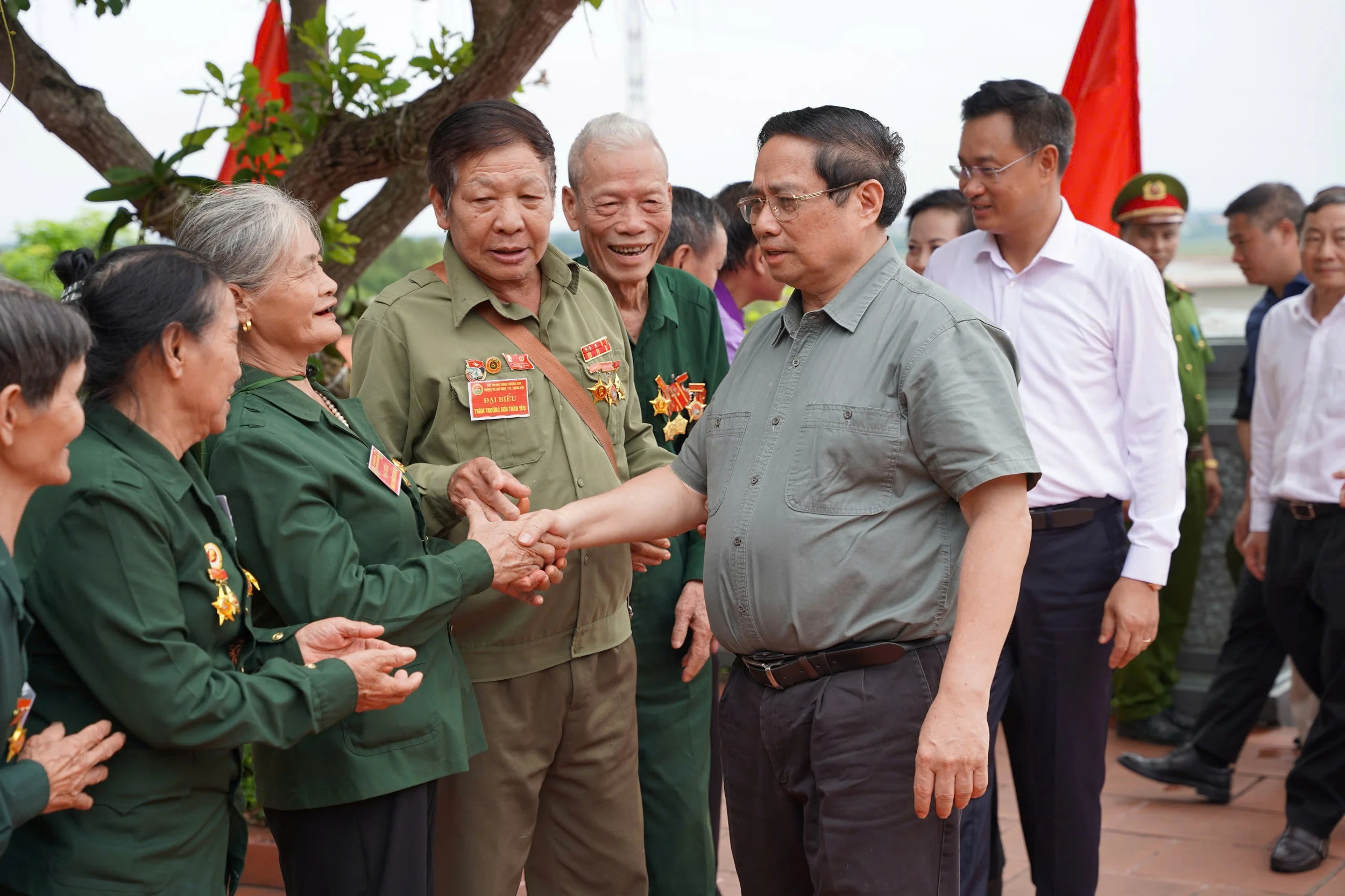 Người dân Quảng Trị nồng nhiệt chào đón Thủ tướng Chính phủ Phạm Minh Chính